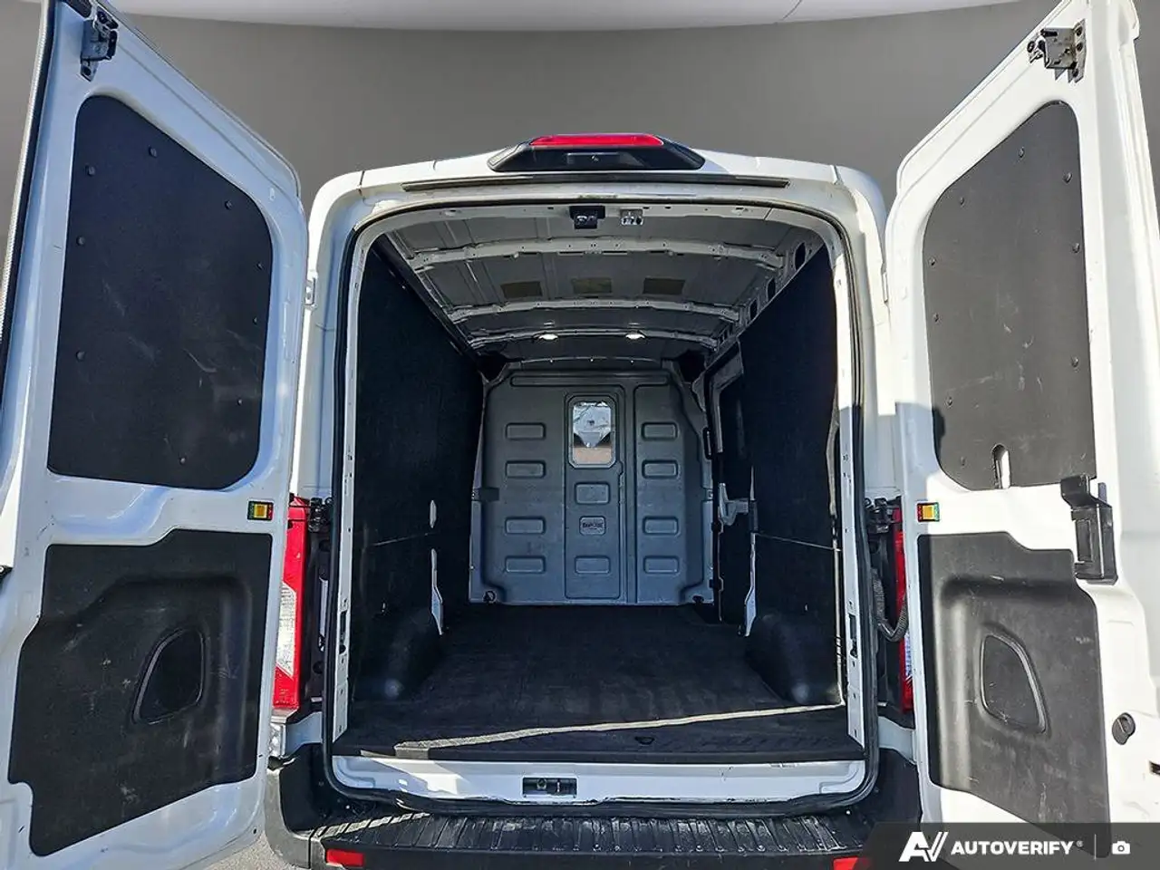 Ford Transit Cargo Van снимка Ford Transit Cargo Van