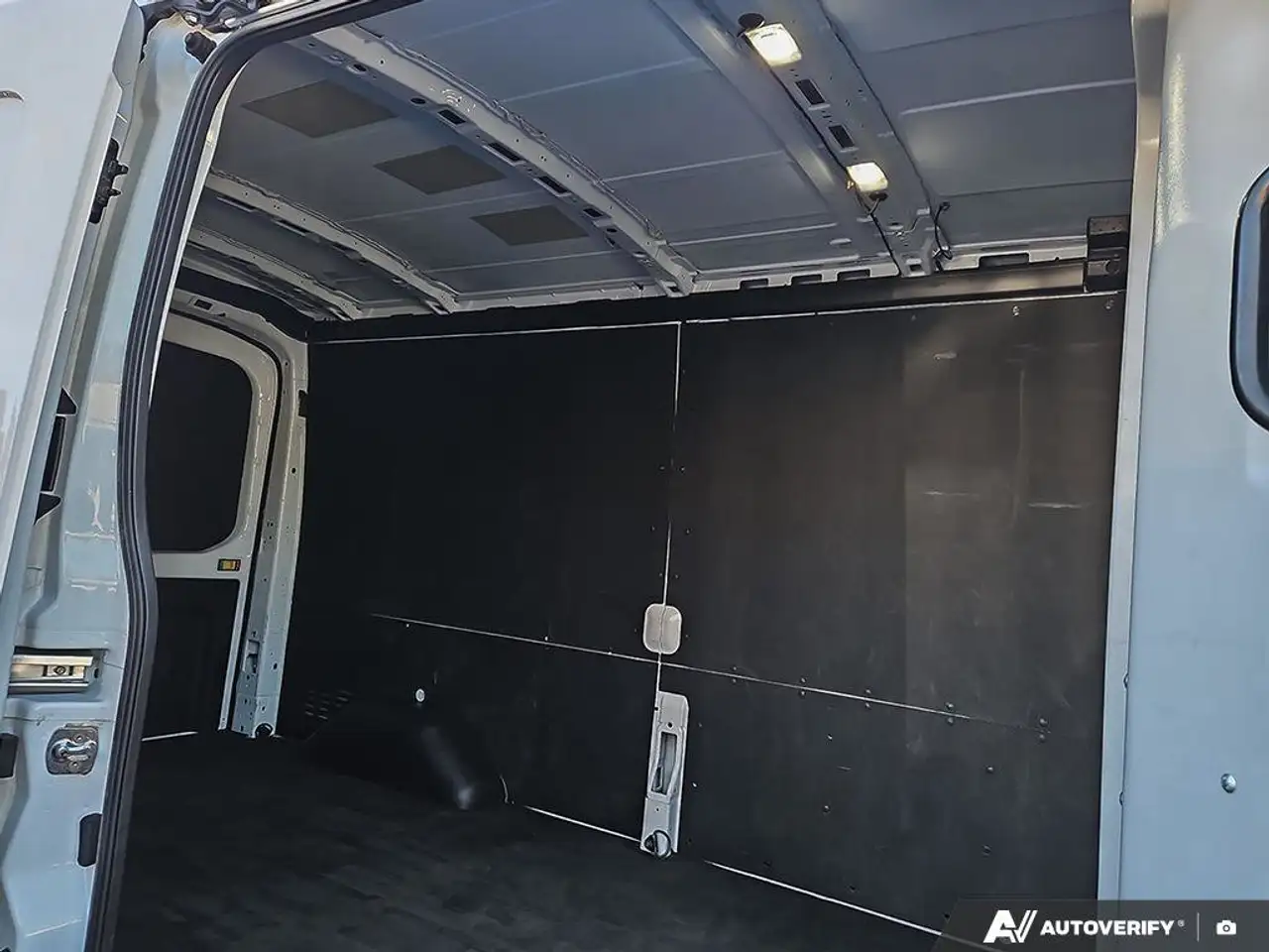 Ford Transit Cargo Van снимка Ford Transit Cargo Van