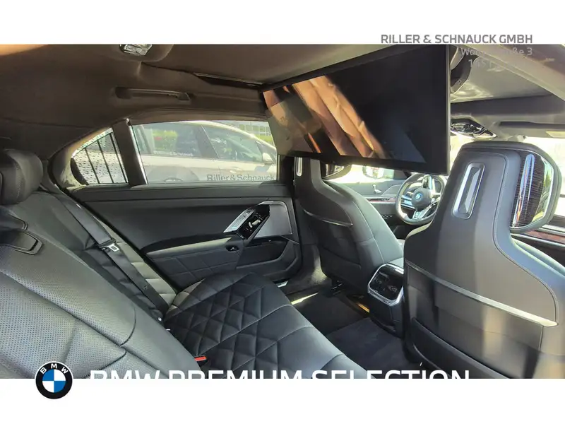 BMW I7