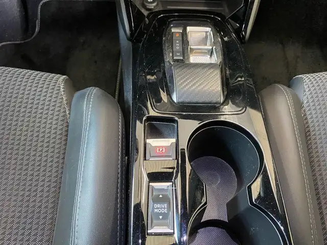 Peugeot 208 view 11