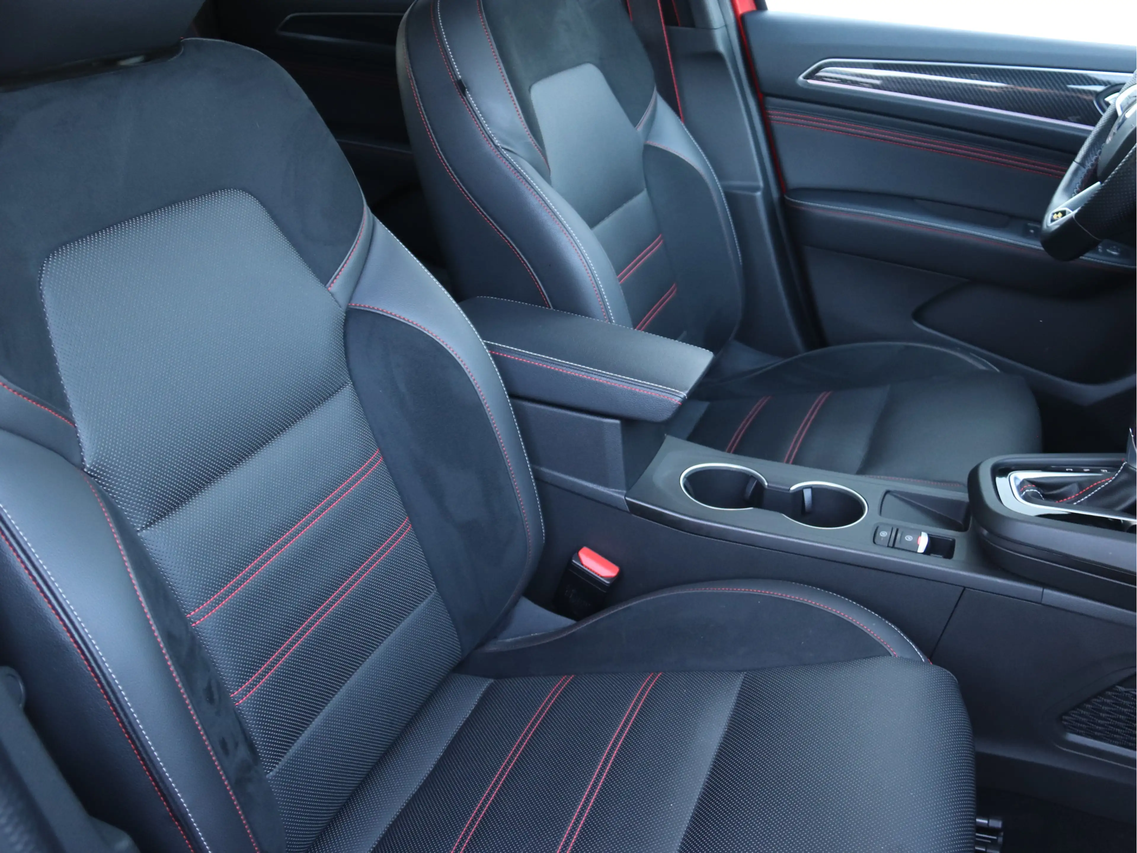 Renault Arkana 1.3 mild hybrid 160 R.S. line PANORAMA / BOSE / AD — photo 16