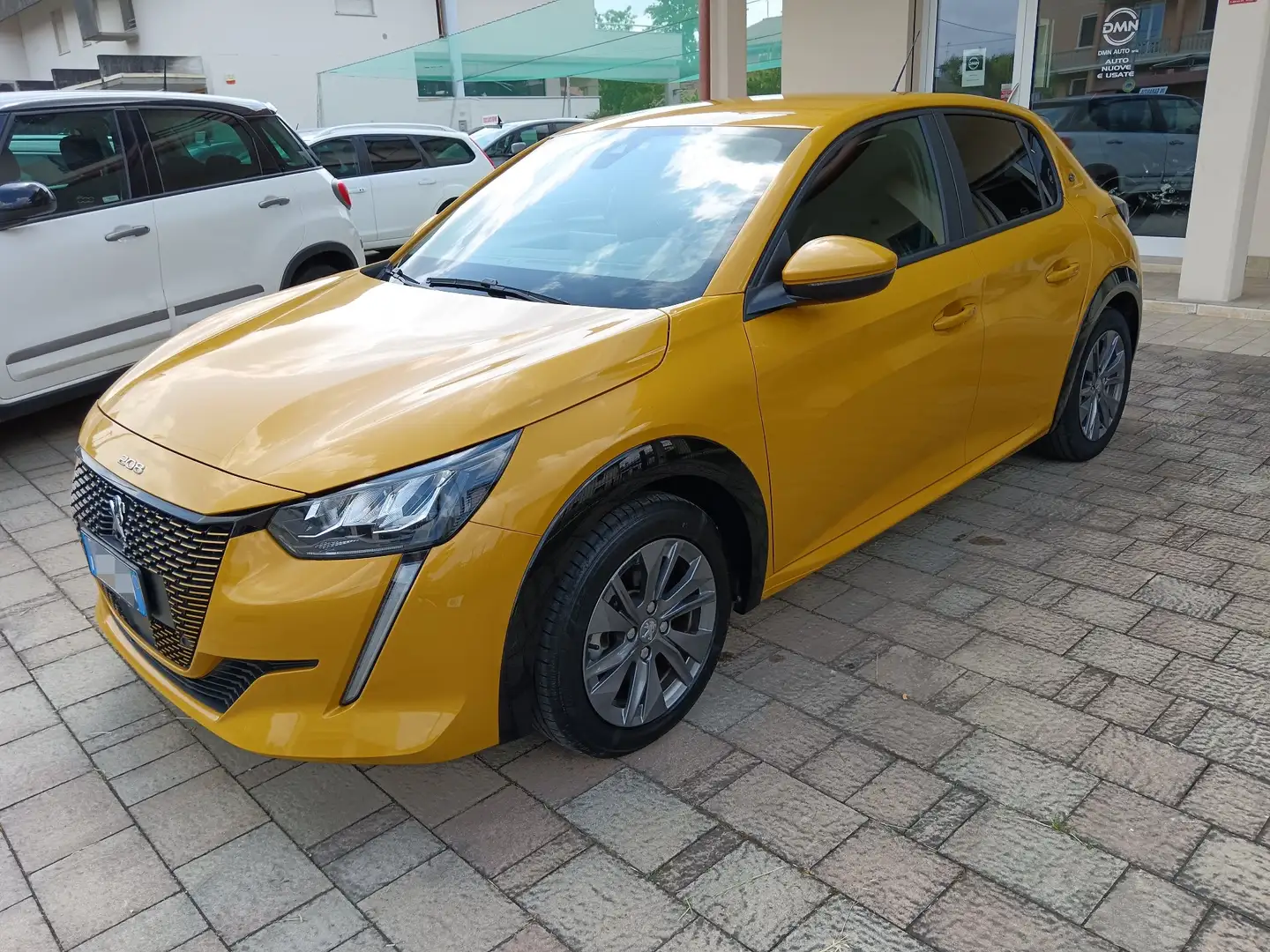 Peugeot 208 e-208 Allure Pack 100kW Giallo - 1