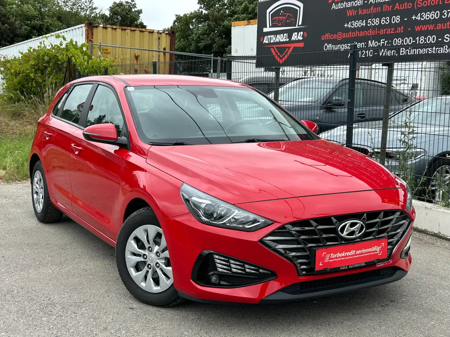 Hyundai i30 1,6 CRDi Trend Line Rot - 1