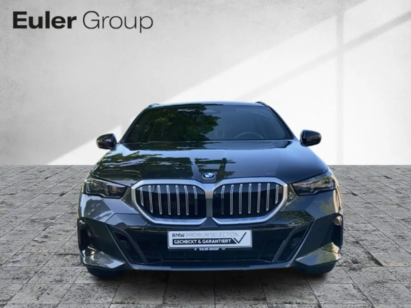 BMW 520 d Touring M Sport AHK Pano StandHz H/K PAProf Trav Grau - 2