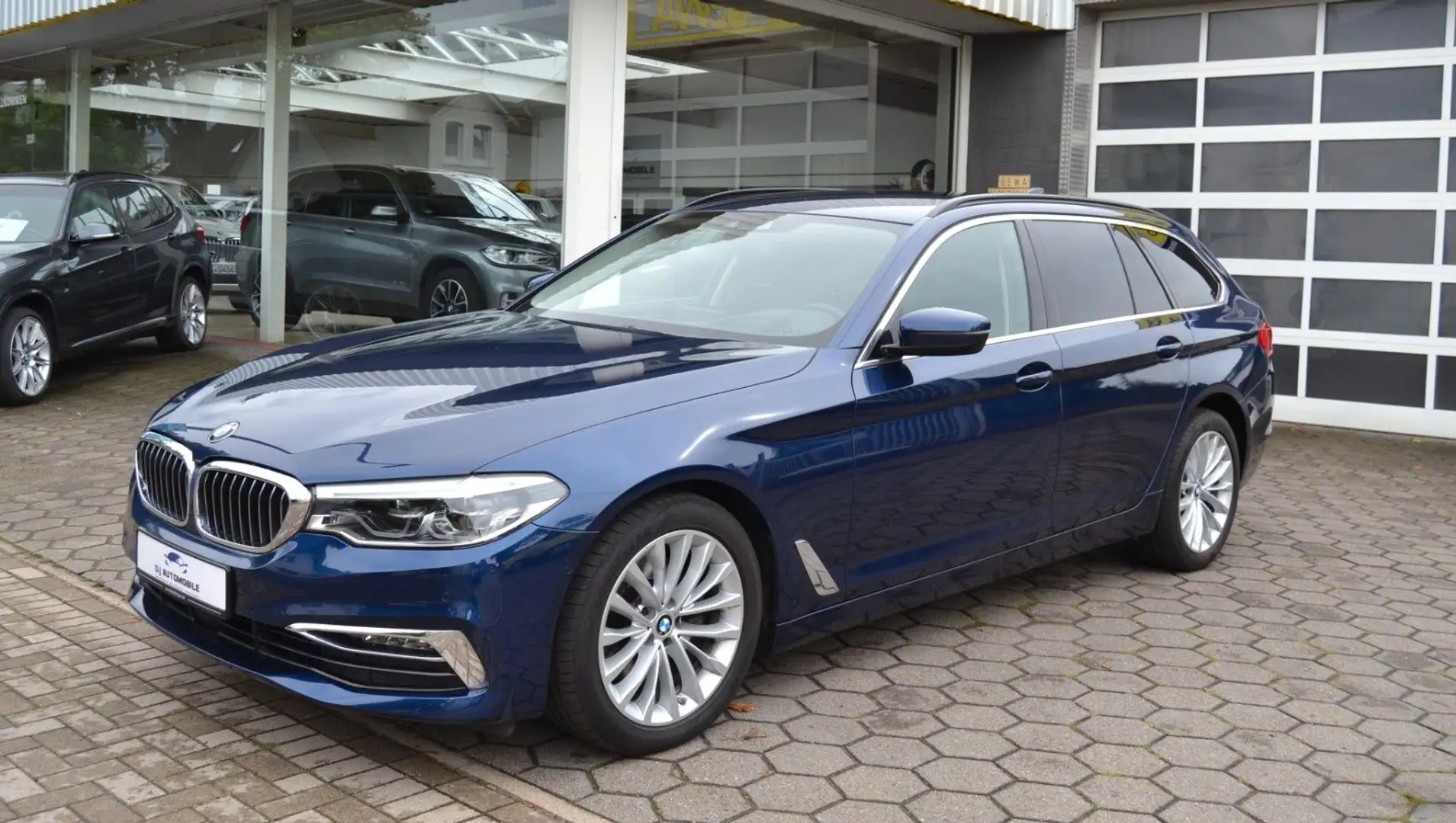 BMW 520 d xDrive Luxury Line*Kamera*H&K*HuD*TotW*LED* - 1