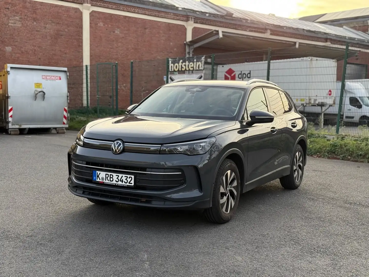 Volkswagen Tiguan 1.5 eTSI DSG Life SOFORT Navi WinterPak E-Heck Grau - 2