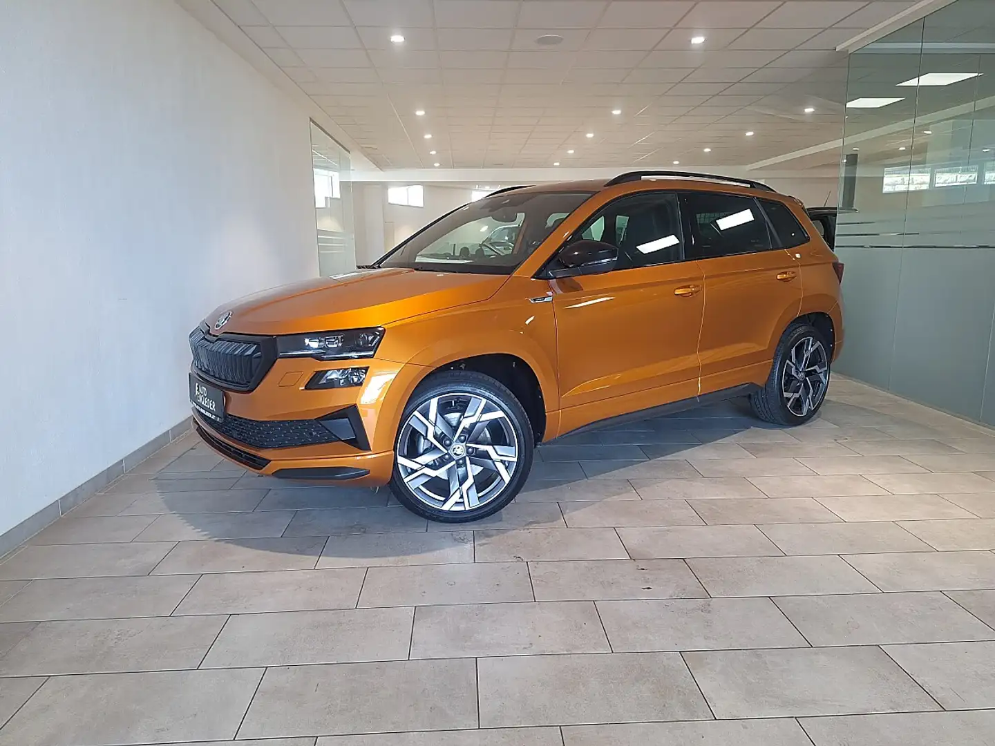 Skoda Karoq 2,0 TDI 4x4 DSG Sportline Orange - 2