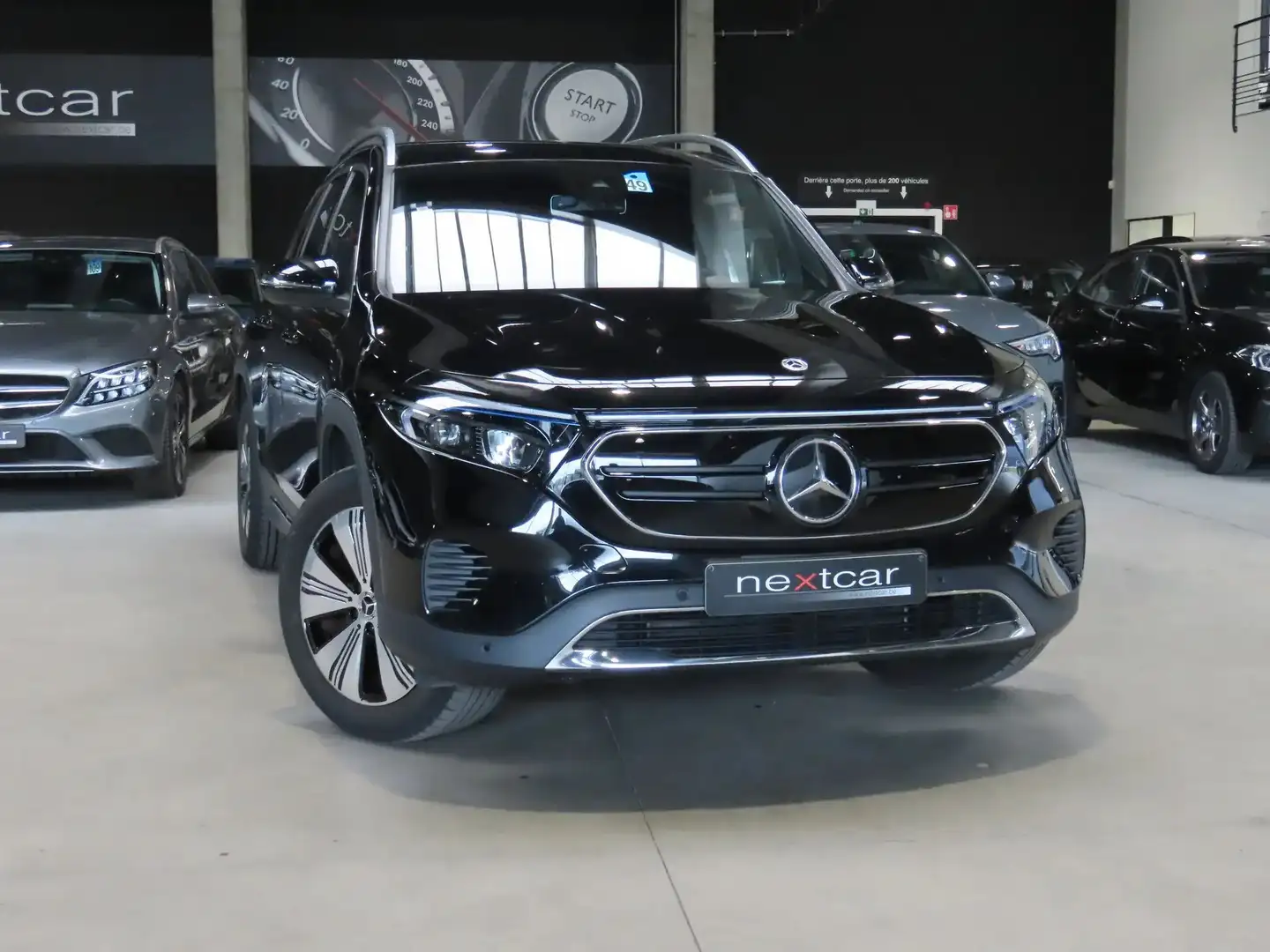 Mercedes-Benz EQB 250 LuxuryLine *NAVI-CAMERA-PARKTRONIC-FULL LED-66KwH* Zwart - 2