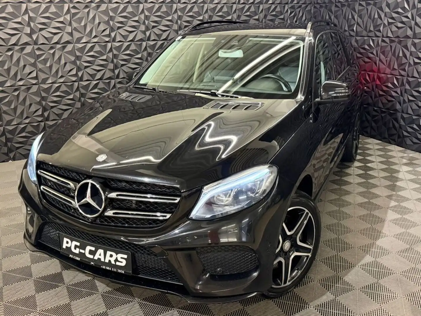 Mercedes-Benz Sonstige GLE-Klasse GLE 500e 4Matic AMG Line Schwarz - 1