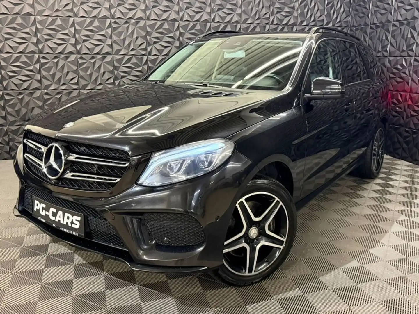 Mercedes-Benz Sonstige GLE-Klasse GLE 500e 4Matic AMG Line Schwarz - 2