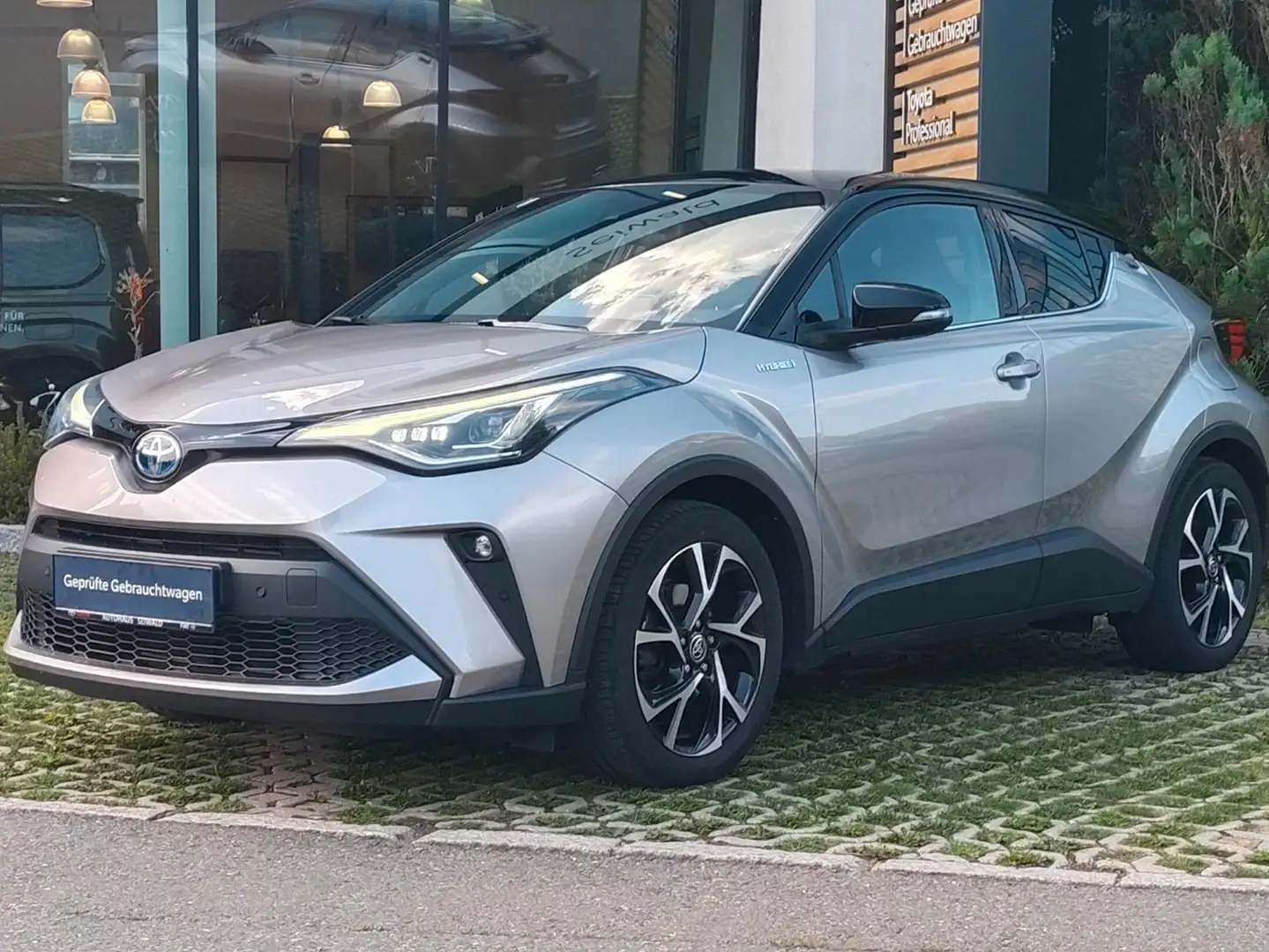 Toyota C-HR 2,0 C-LUB Hybrid Silber - 1