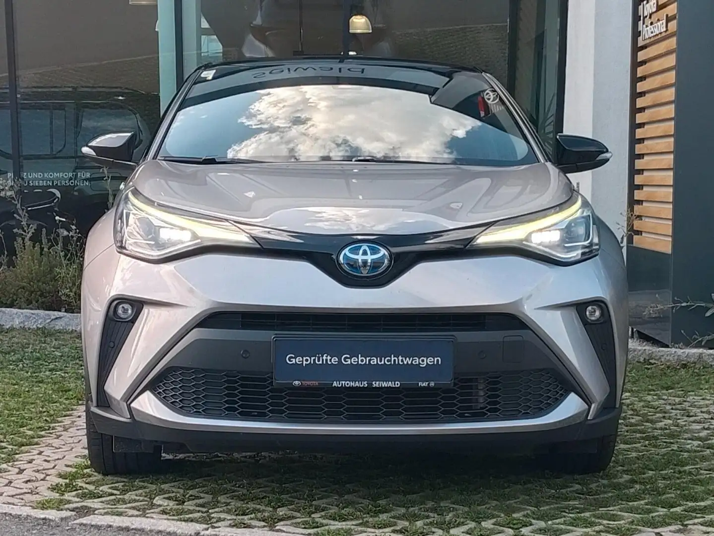 Toyota C-HR 2,0 C-LUB Hybrid Silber - 2