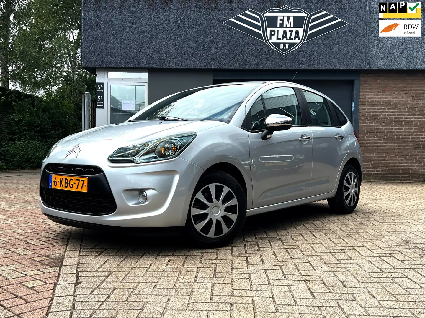 Citroen C3 1.0 VTi Attraction carplay Trekh nette auto Grijs - 1