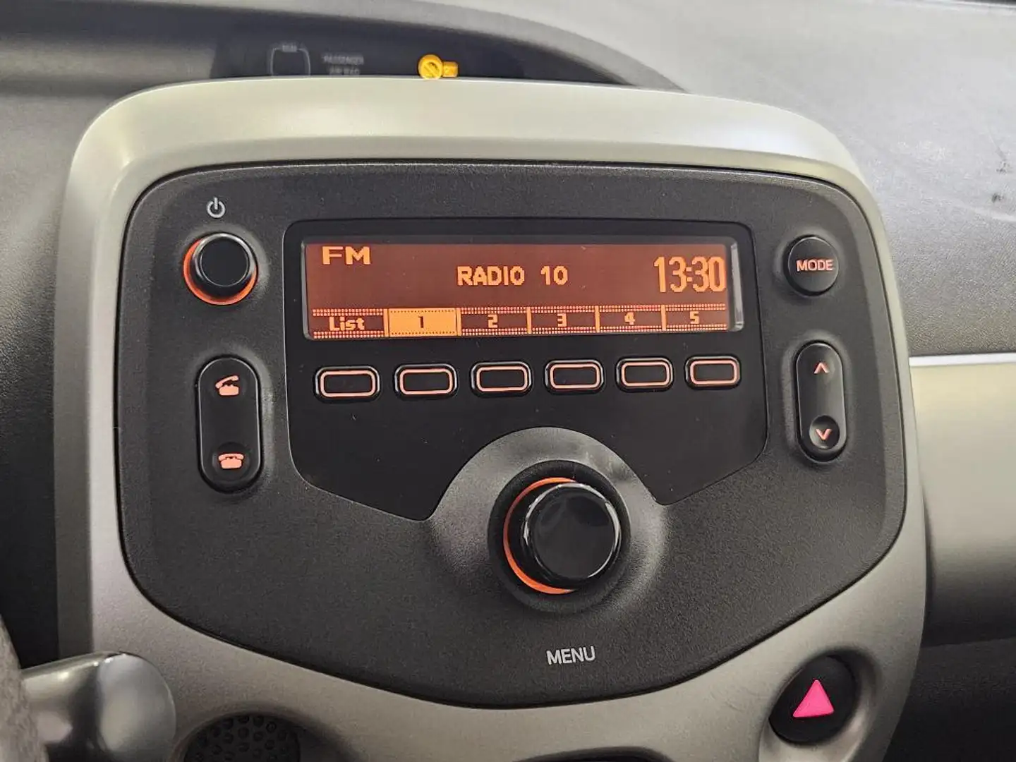 Peugeot 108 1.0 e-VTi Active Schwarz - 2