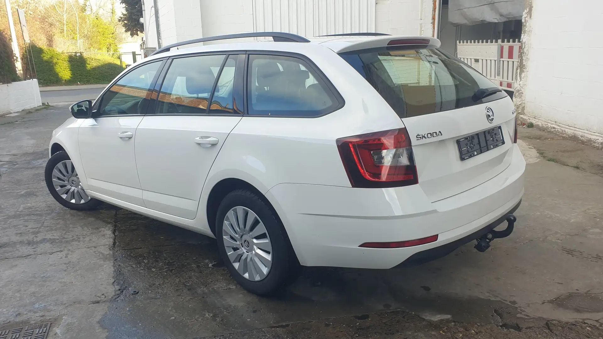 Skoda Octavia Octavia Combi 1.0 TSI 116 ch Drive 12 mois de gara Blanc - 2