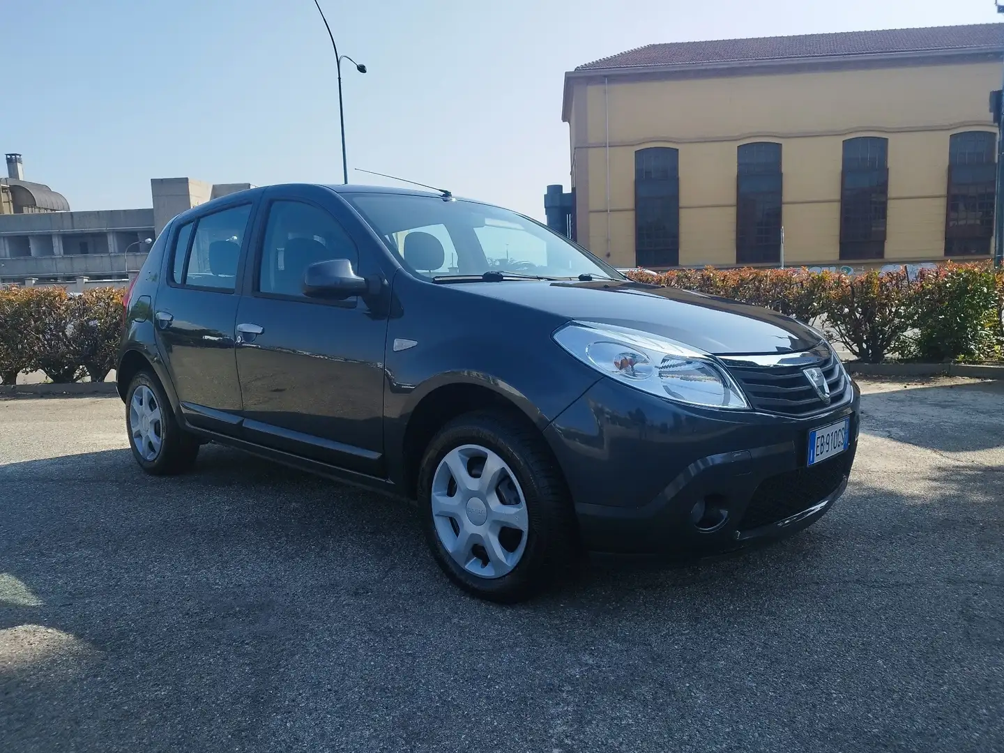 Dacia Sandero 1.2 16v Ambiance Grau - 1