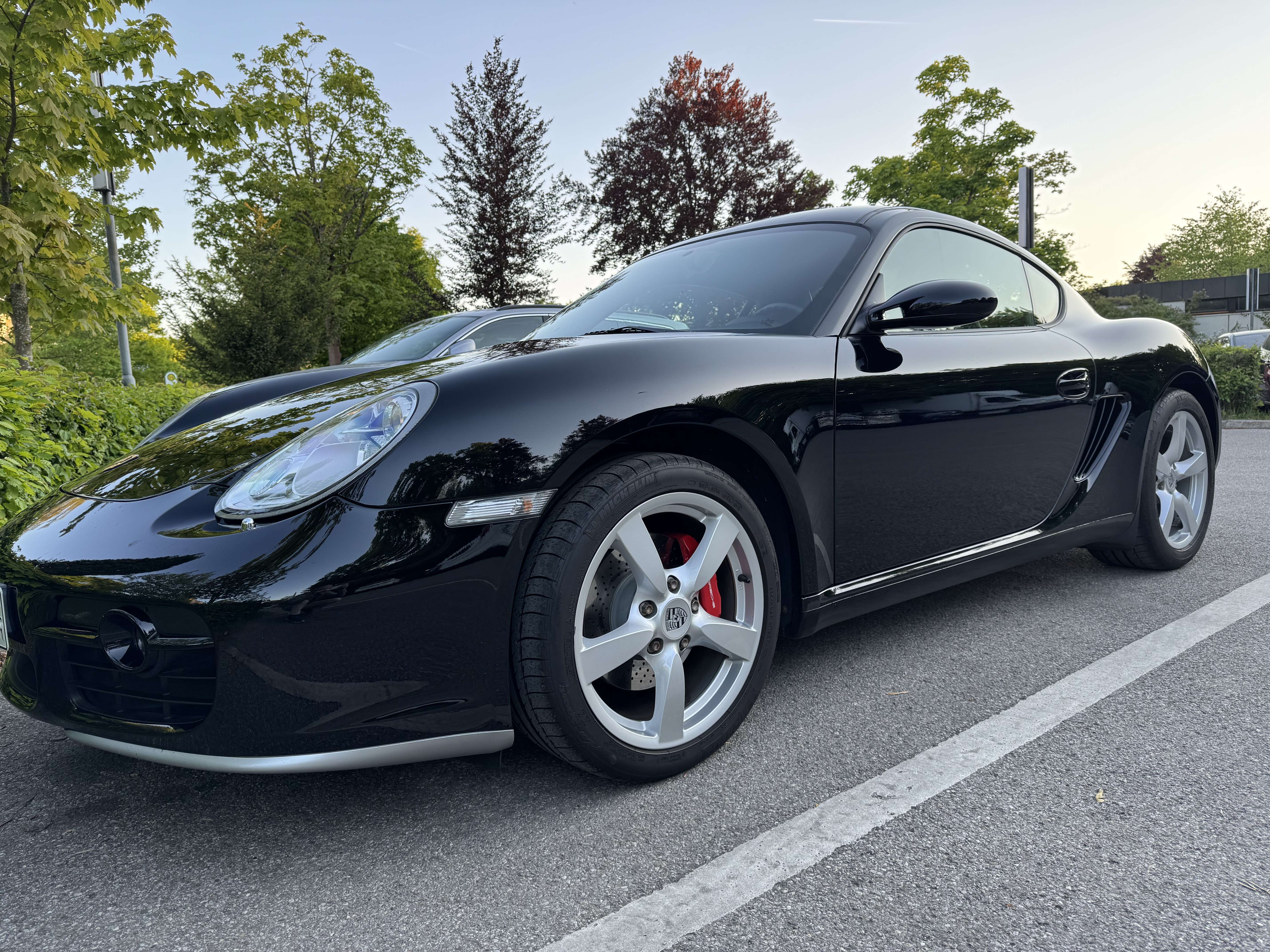 Second hand Porsche Cayman 