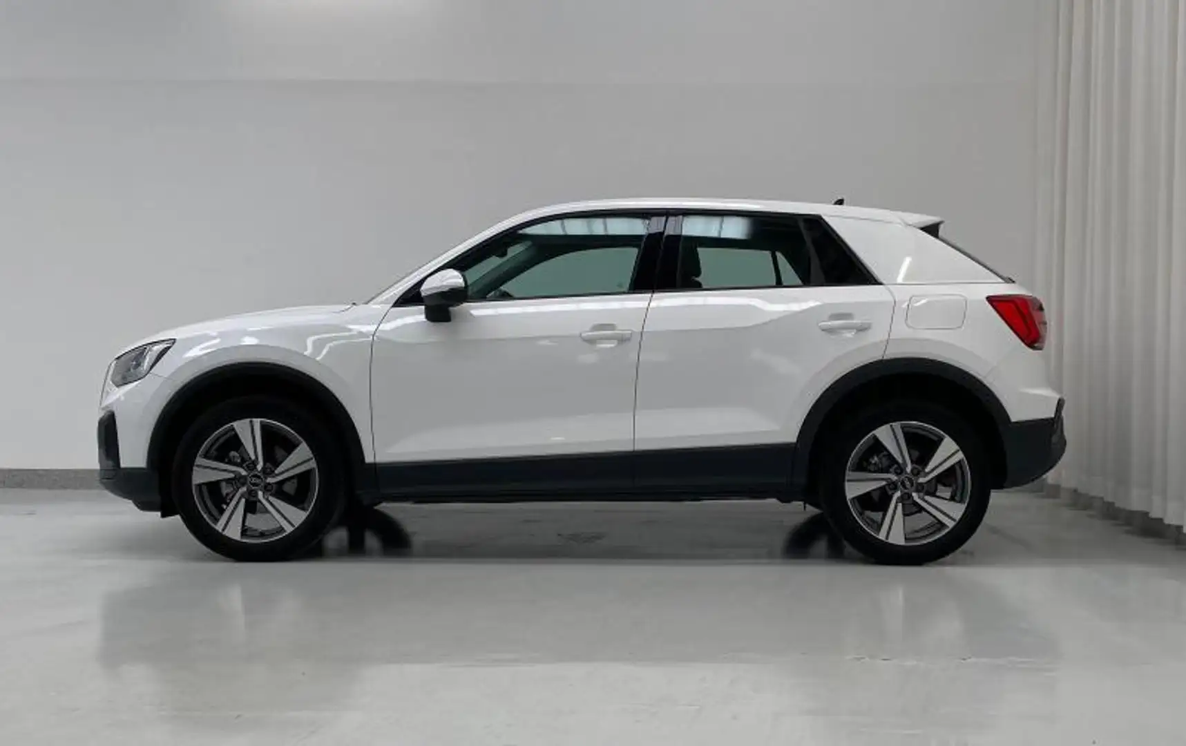 Audi Q2 35 1.5 tfsi Admired s-tronic Weiß - 2