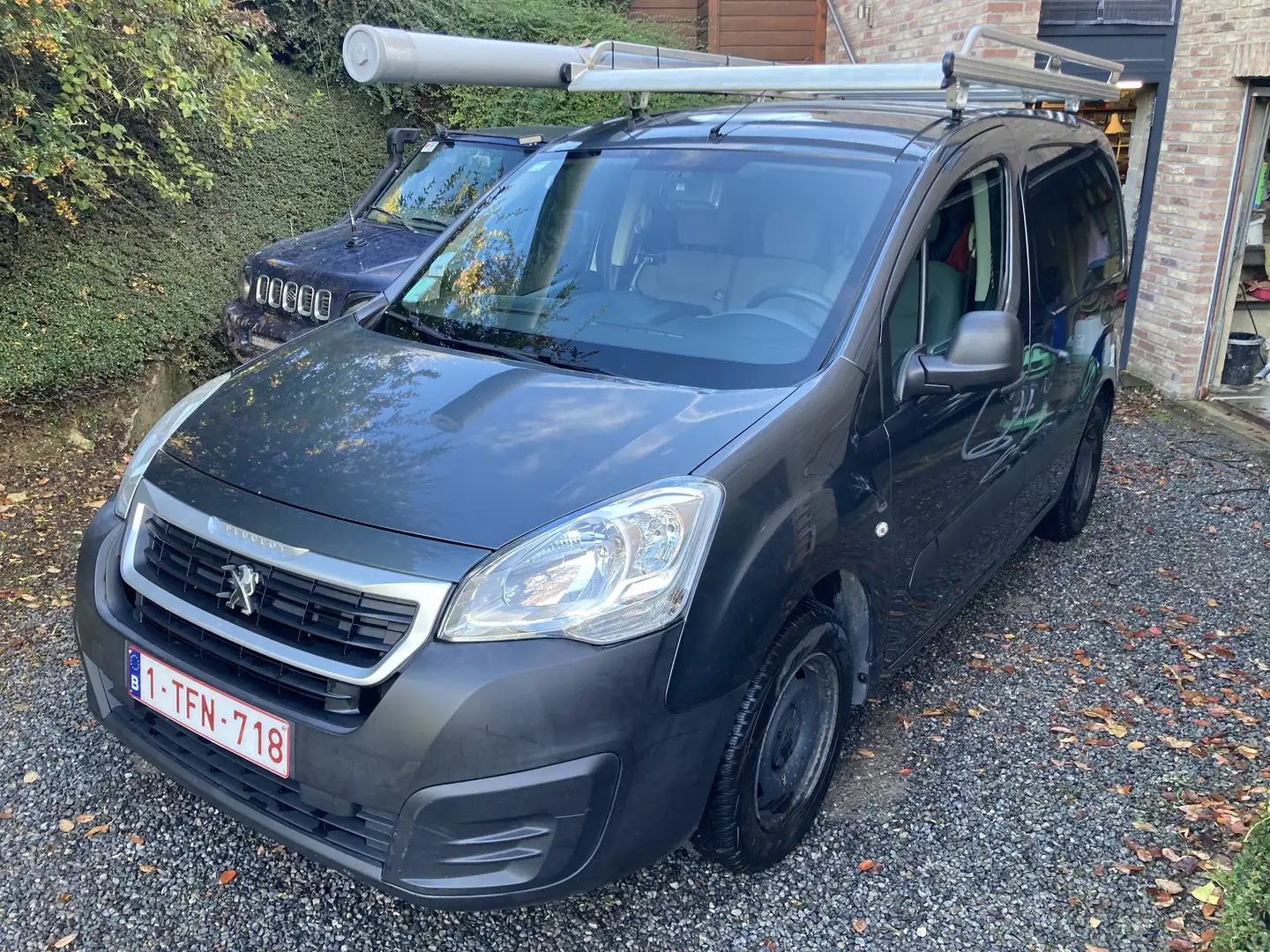 Peugeot Partner 1.6 HDi L1H1 Utility 122 Gris - 1