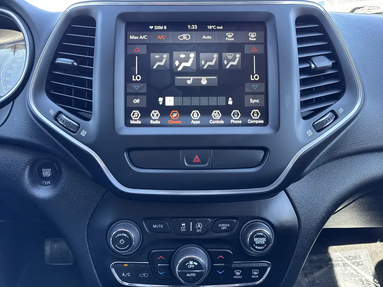 Jeep Cherokee снимка Jeep Cherokee