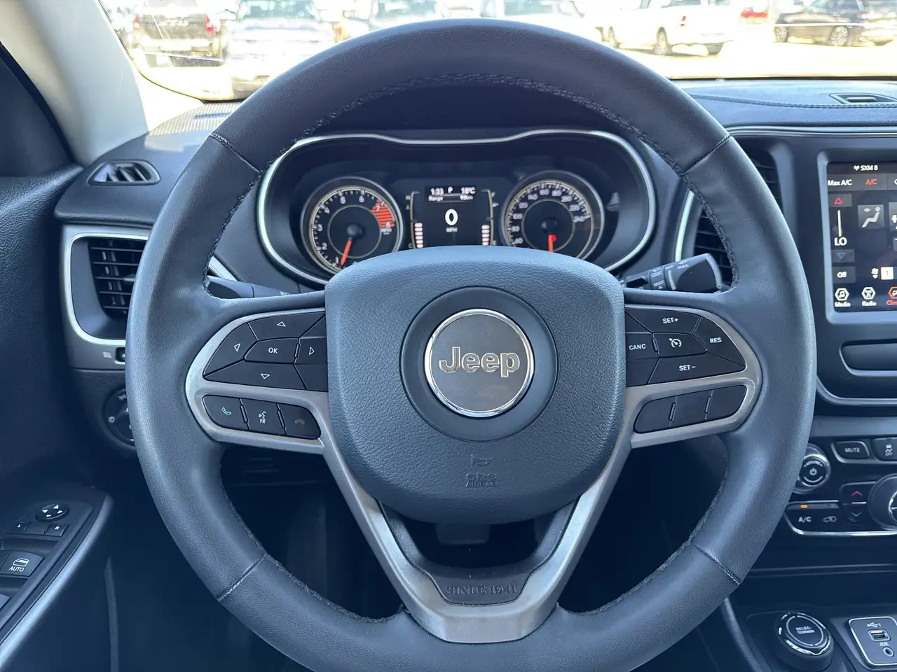 Jeep Cherokee снимка Jeep Cherokee