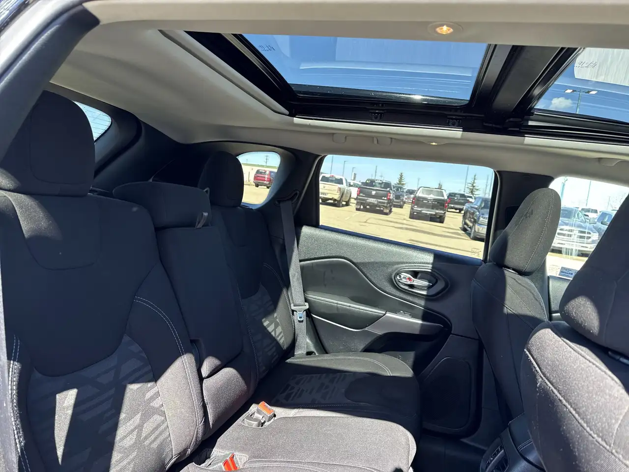 Jeep Cherokee снимка Jeep Cherokee