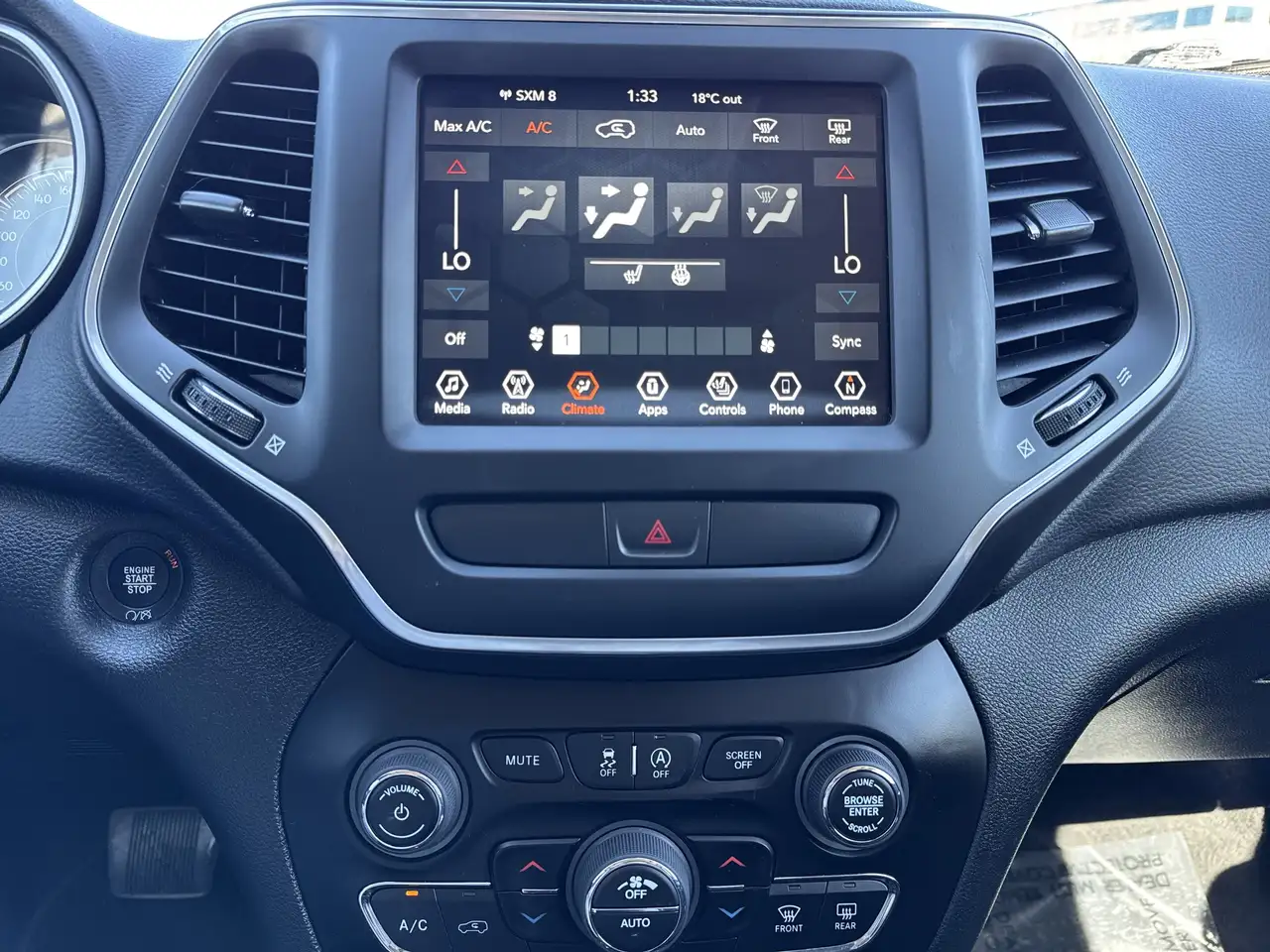 Jeep Cherokee снимка Jeep Cherokee