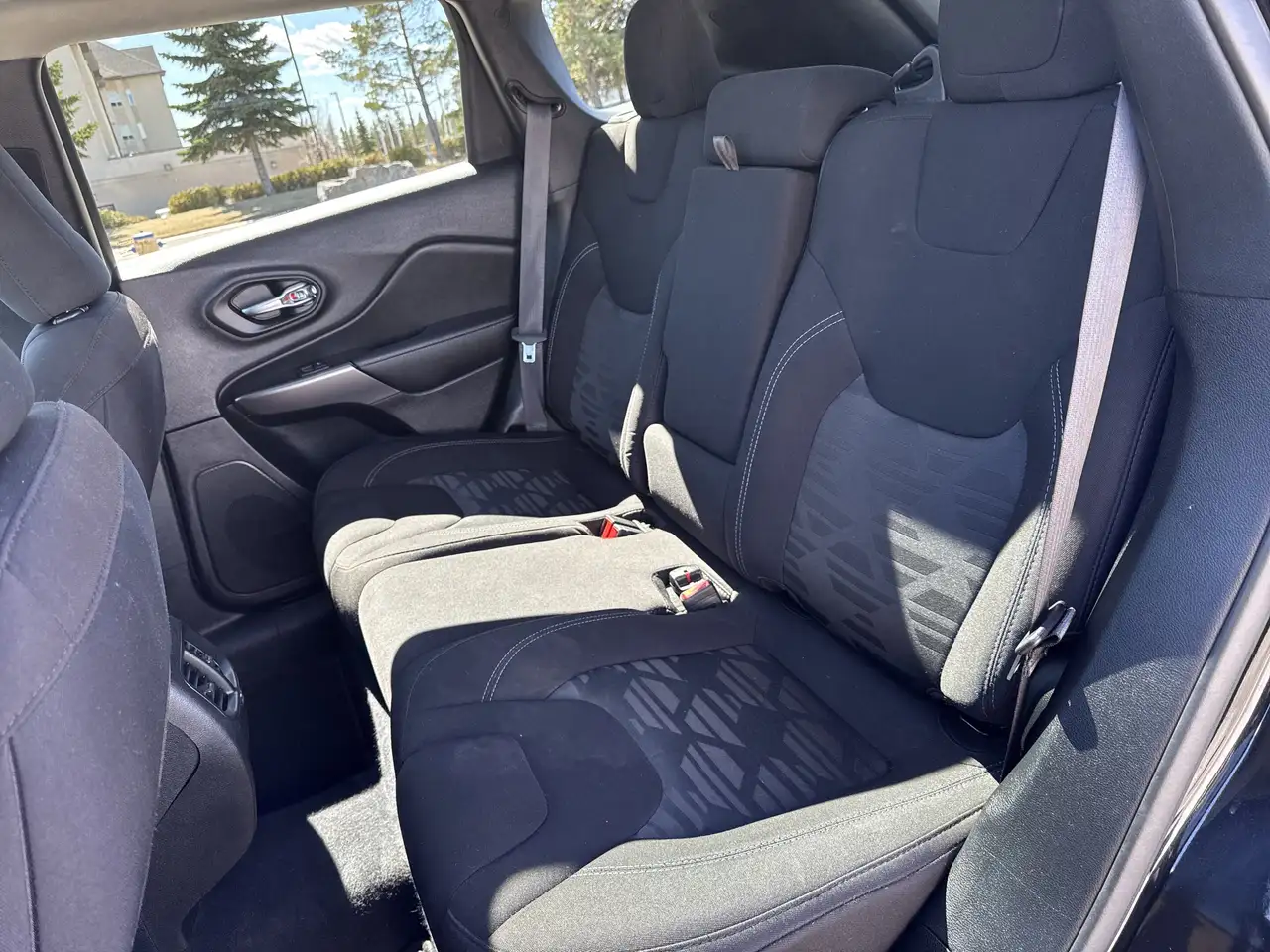 Jeep Cherokee снимка Jeep Cherokee
