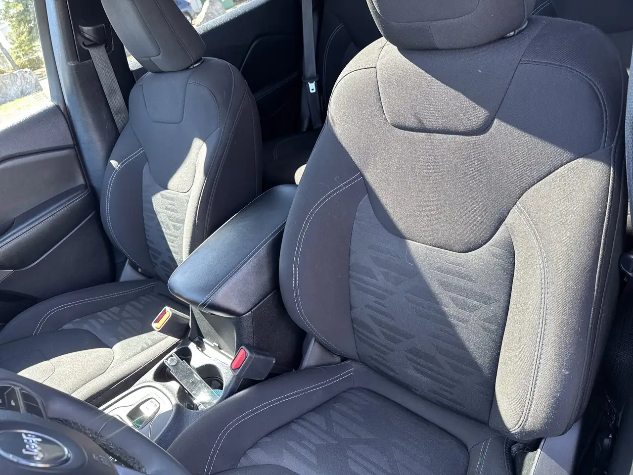 Jeep Cherokee снимка Jeep Cherokee