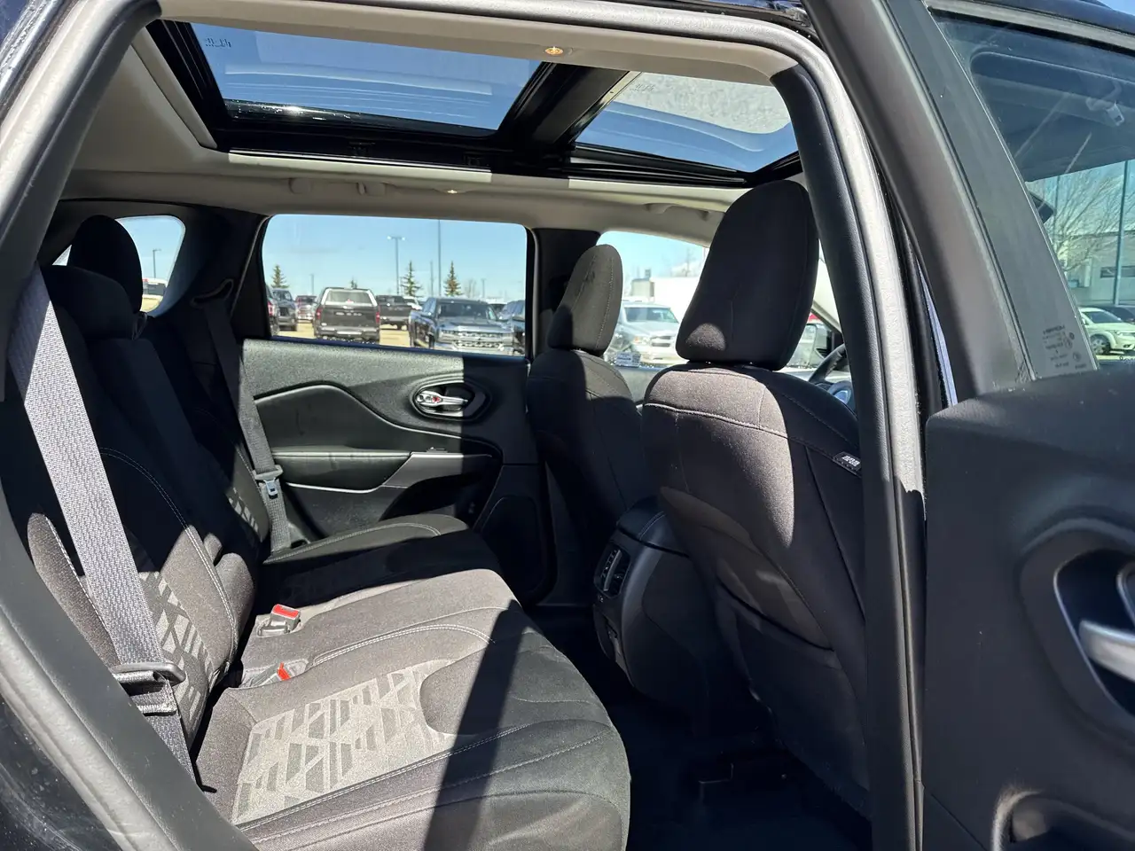 Jeep Cherokee снимка Jeep Cherokee
