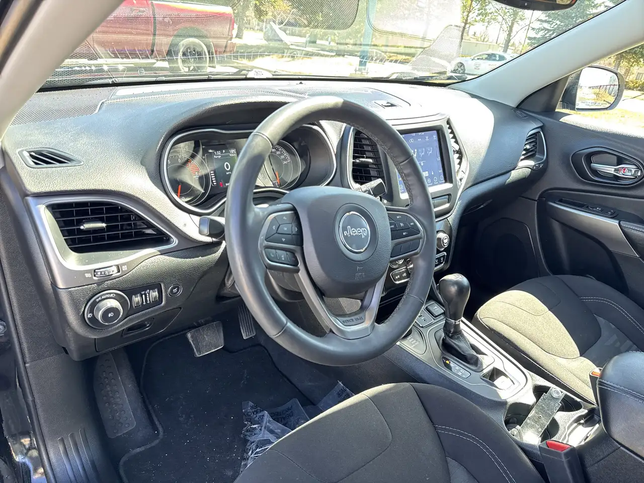 Jeep Cherokee снимка Jeep Cherokee