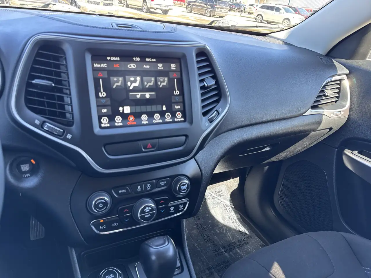 Jeep Cherokee снимка Jeep Cherokee