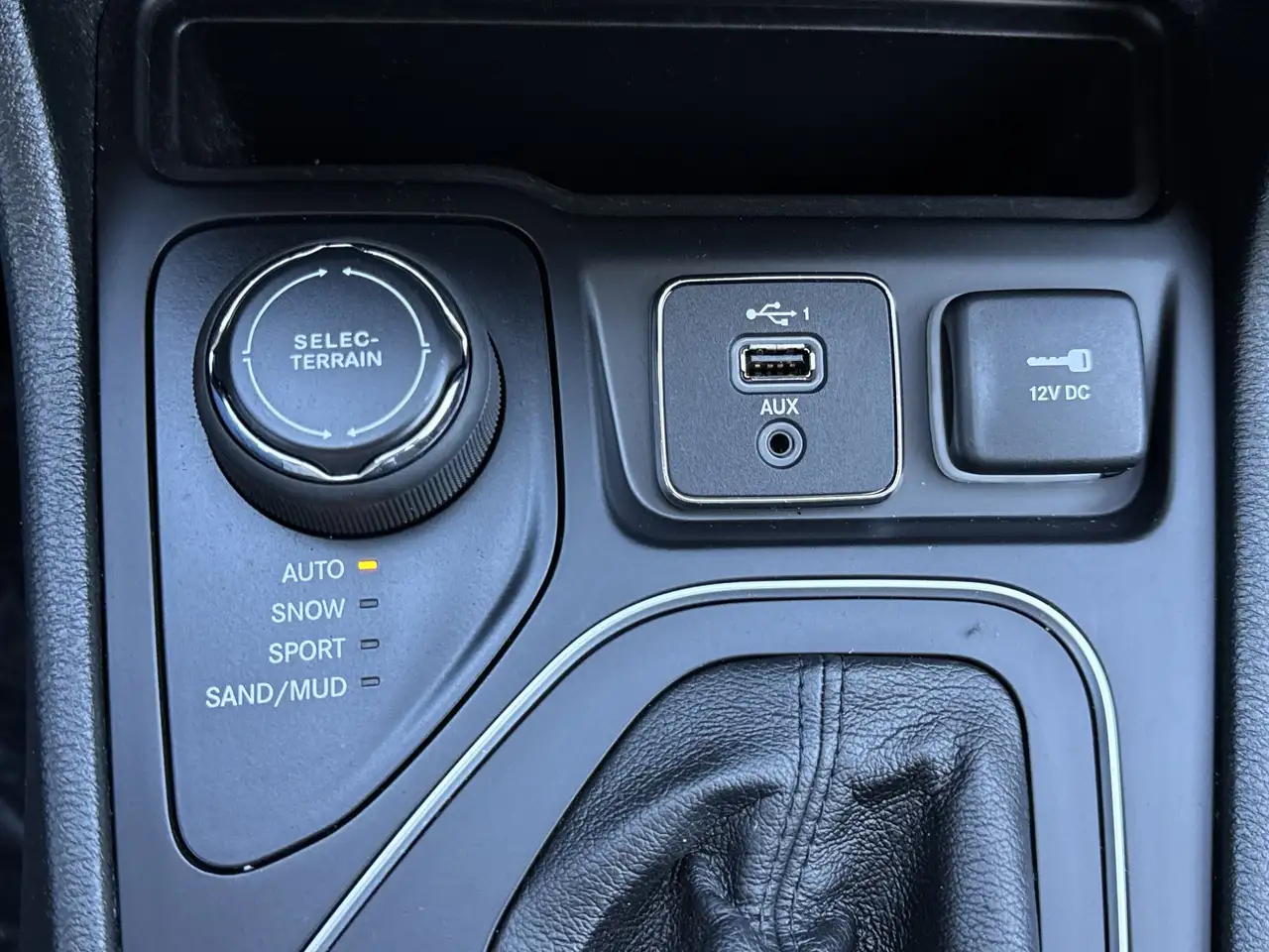 Jeep Cherokee снимка Jeep Cherokee