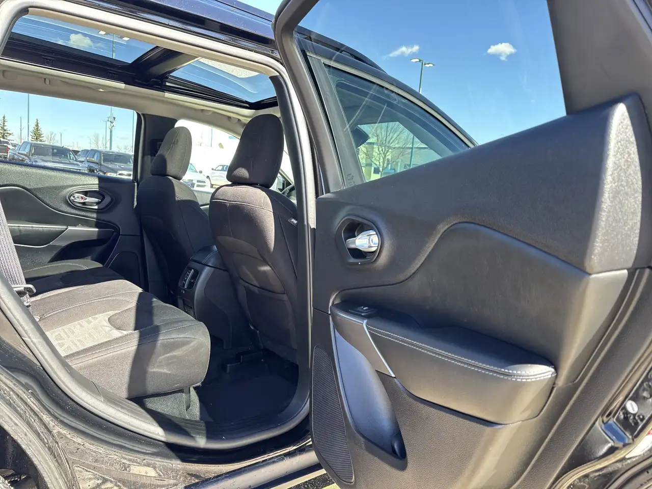 Jeep Cherokee снимка Jeep Cherokee