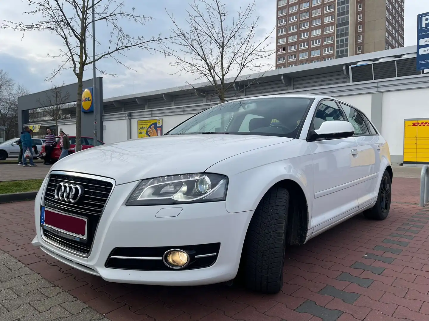 Audi A3 A3 1.2 TFSI Sportback Attraction Weiß - 2
