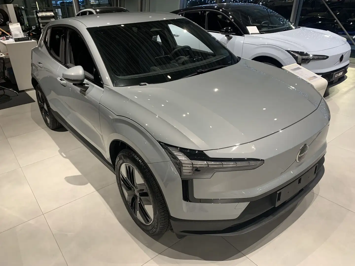 Volvo EX30 EX30 Single Motor RWD Essential - 2