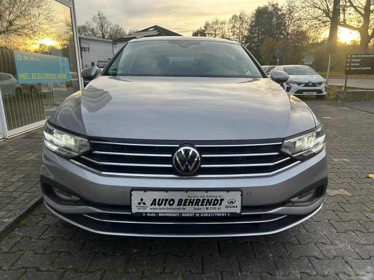Volkswagen Passat Variant PASSAT VARIANT 1.5 TSI Business*Navi*Scheckheft* Grau - 2