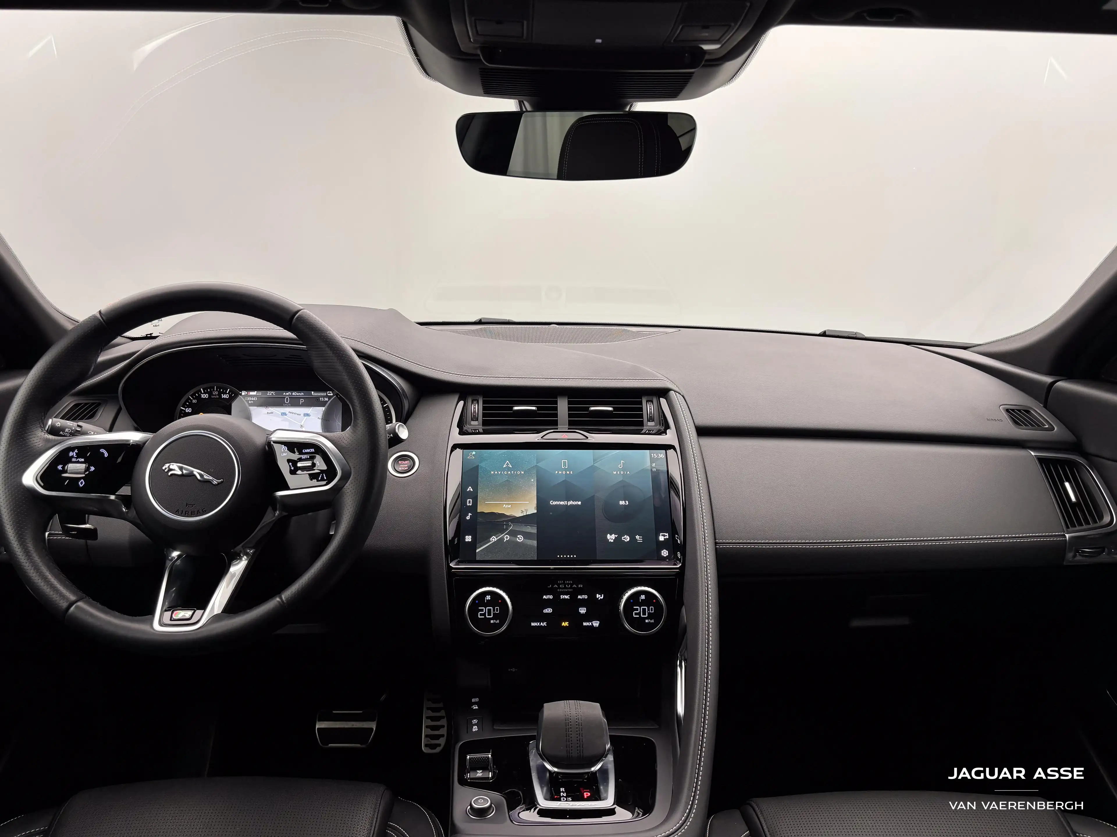 Jaguar E-Pace P300e R-Dynamic S AWD — photo 4