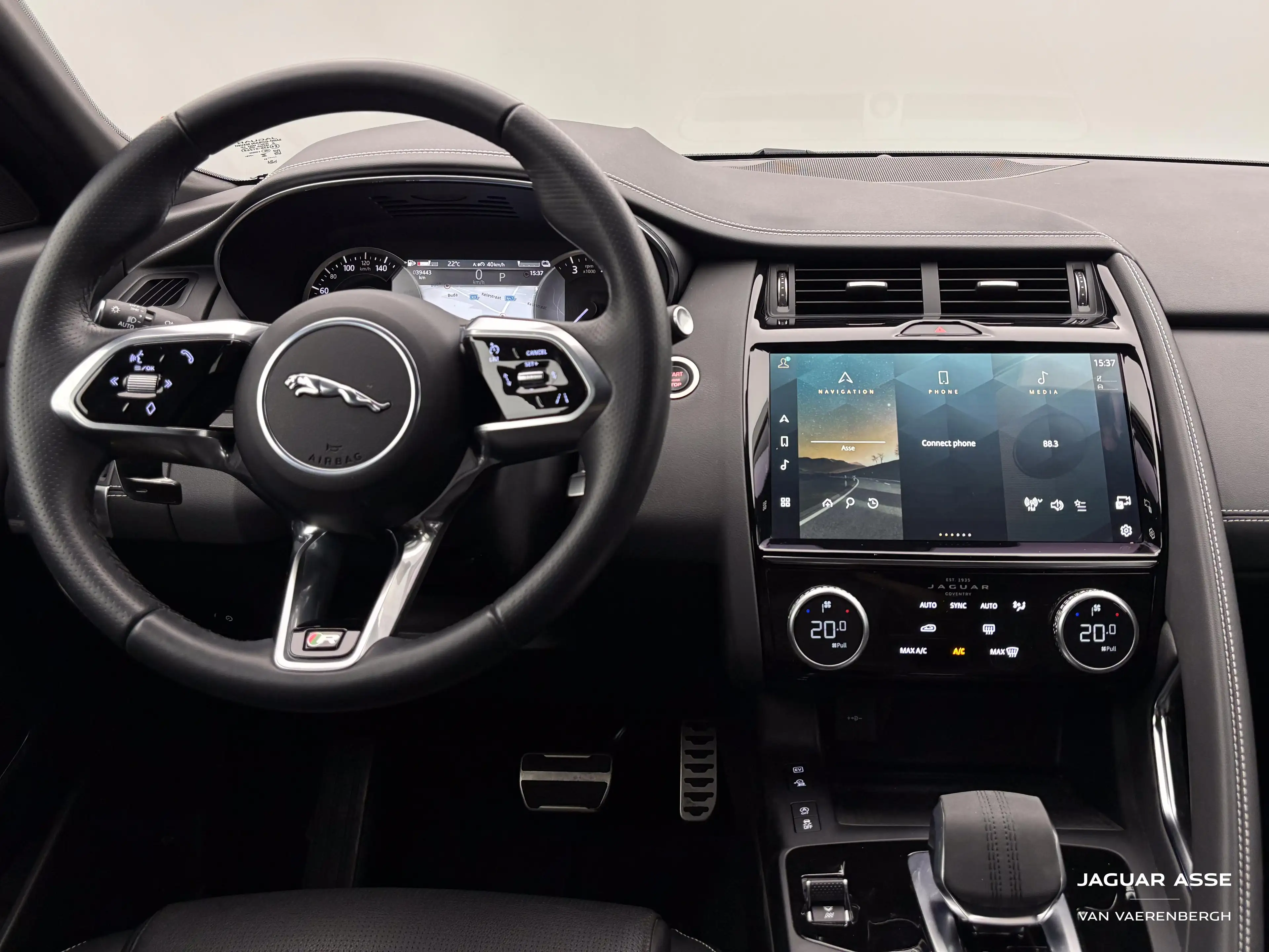 Jaguar E-Pace P300e R-Dynamic S AWD — photo 12