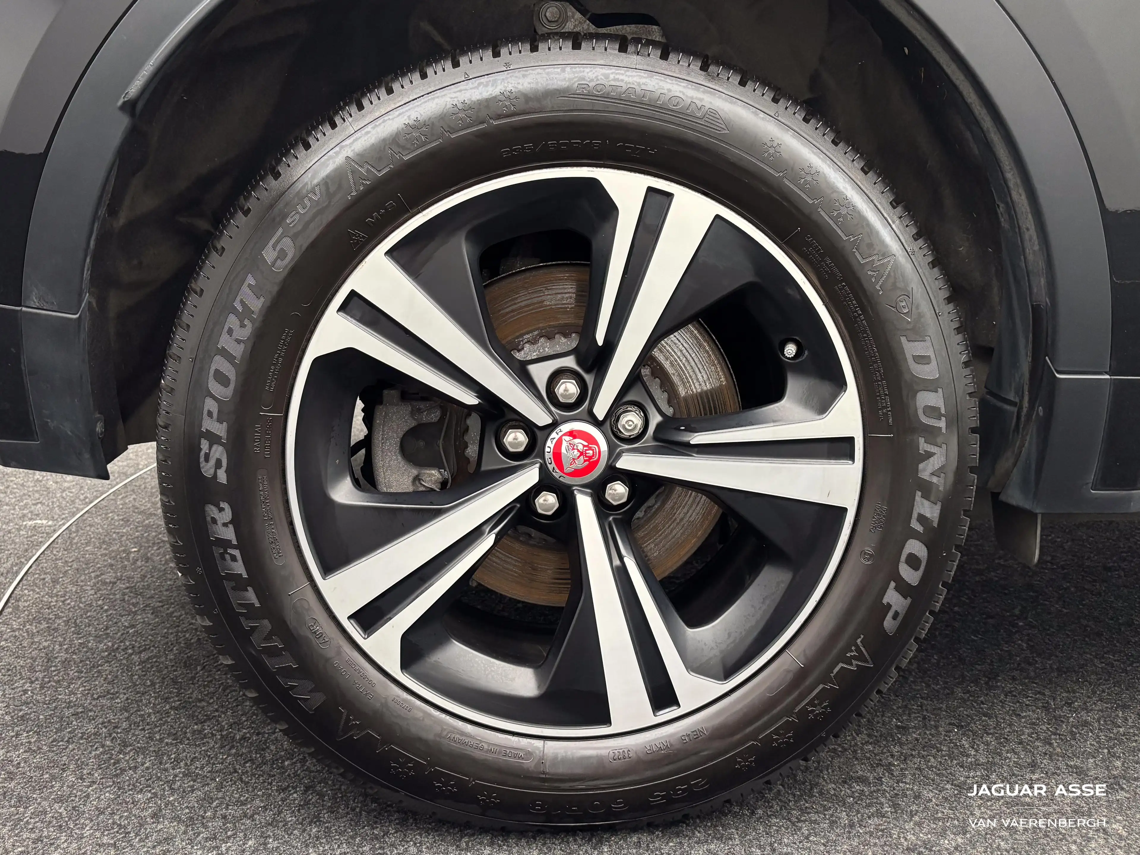 Jaguar E-Pace P300e R-Dynamic S AWD — photo 9