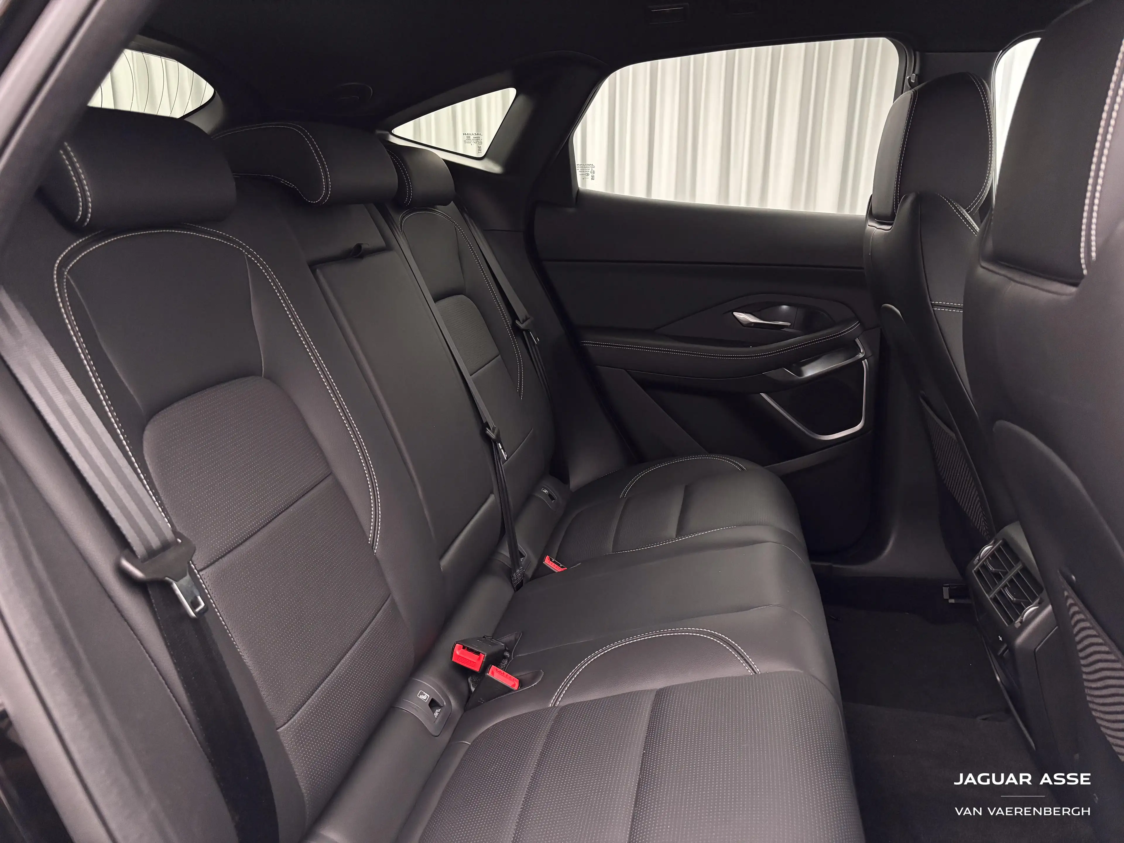 Jaguar E-Pace P300e R-Dynamic S AWD — photo 5