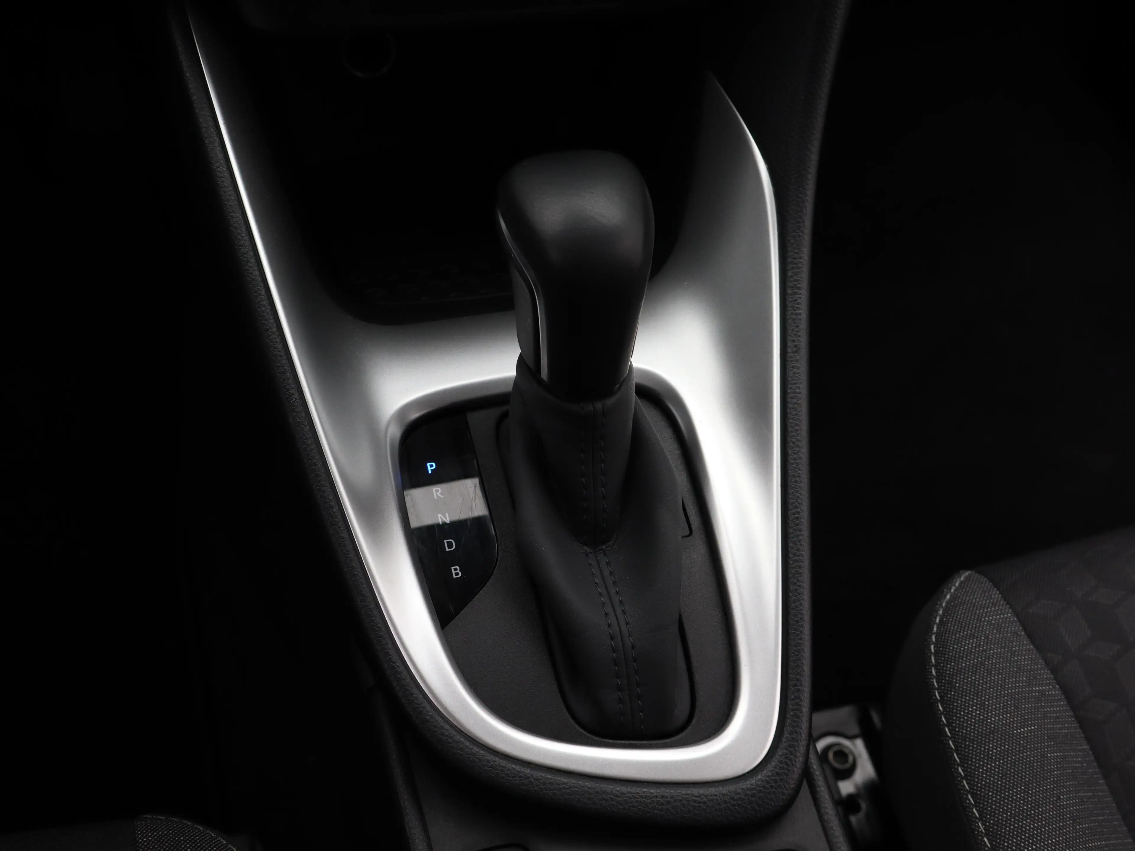 Toyota Yaris 1.5 Hybrid Active | Achteruitrijcamera | Airco (au — photo 19