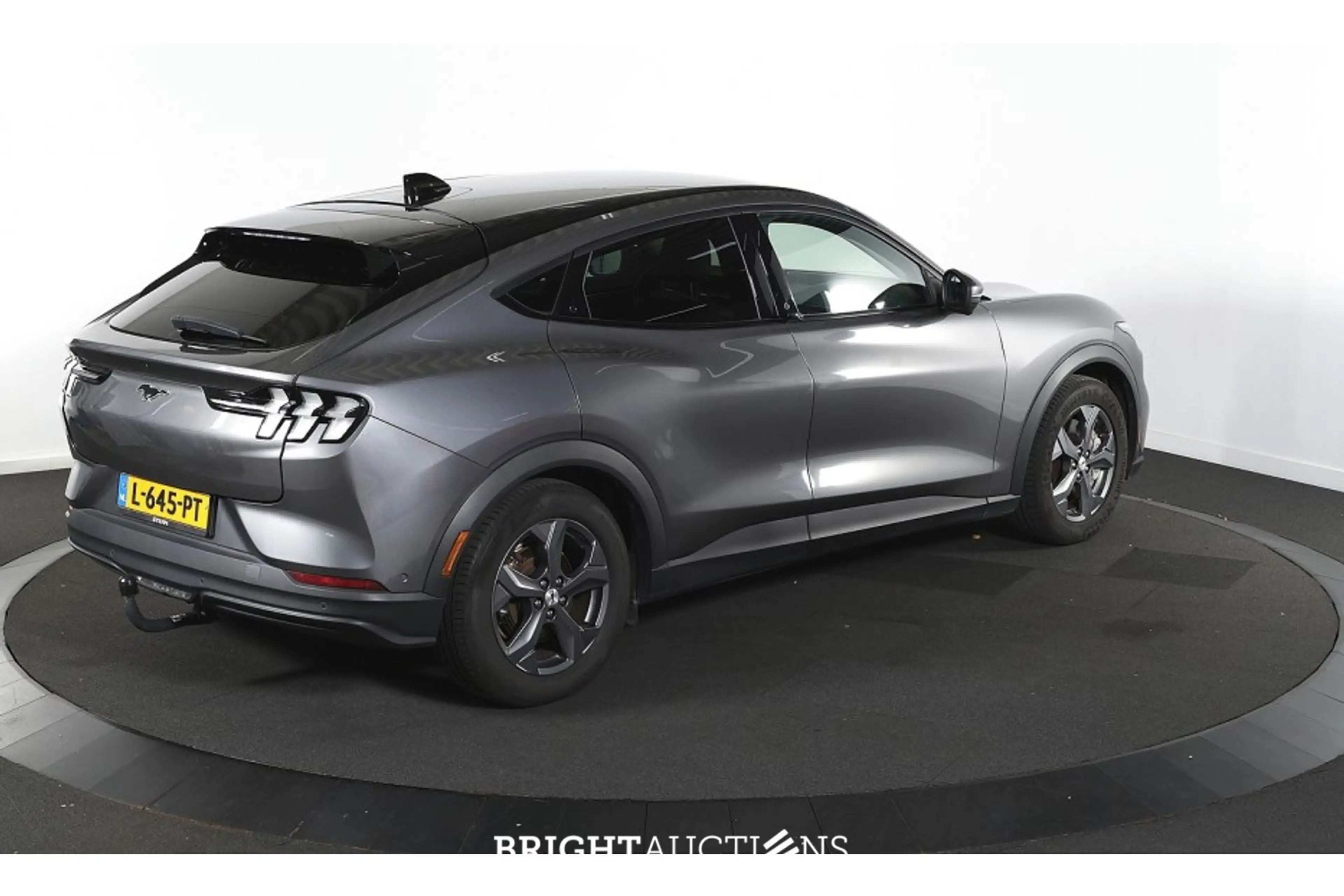 Ford Mustang Extended RWD 98 kWh — photo 3