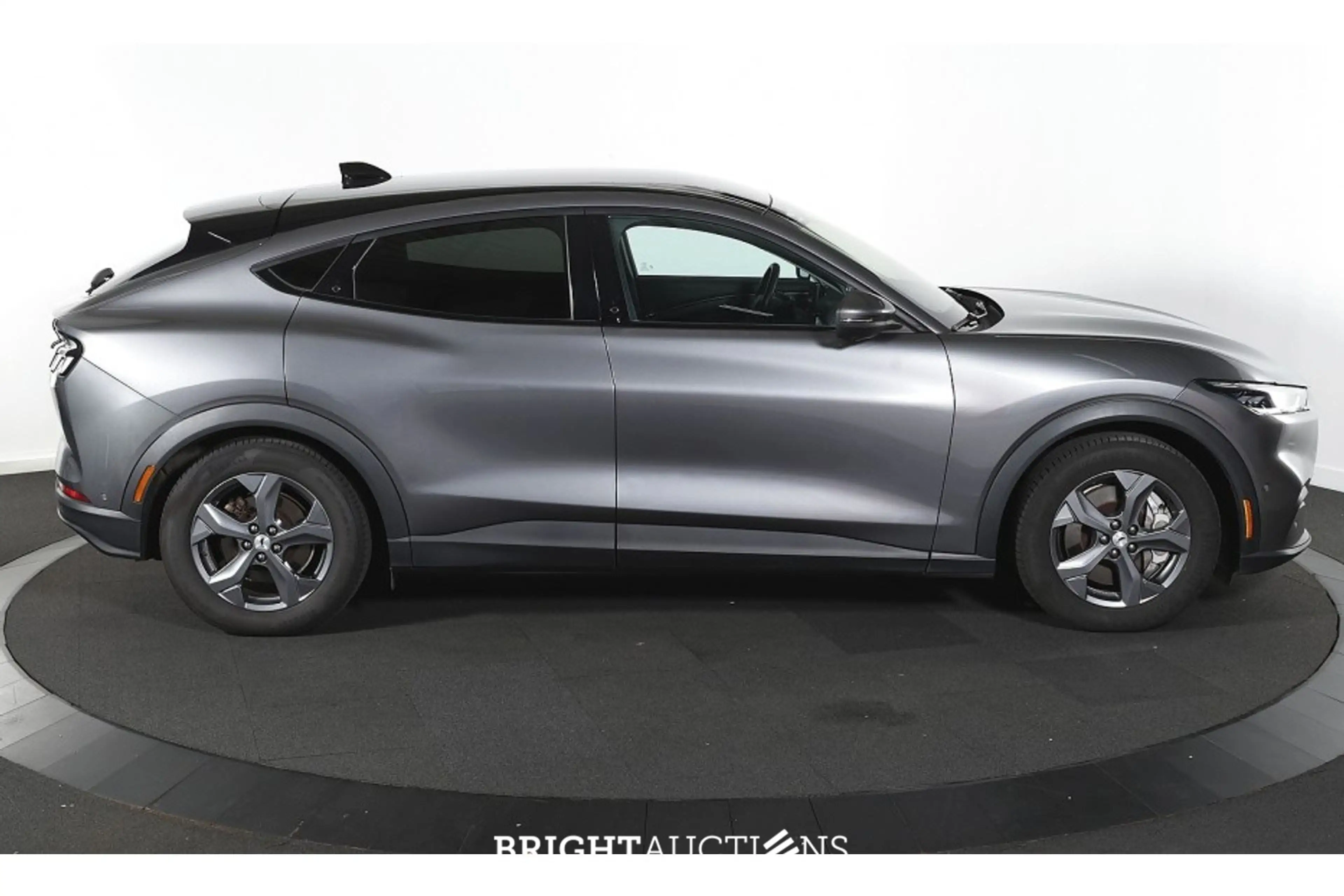 Ford Mustang Extended RWD 98 kWh — photo 6
