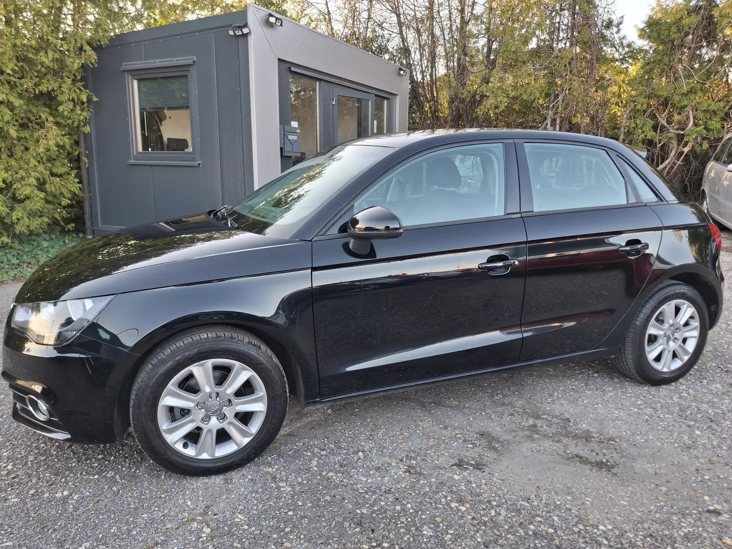 Audi A1 Attraction /NUR 53.000km -- VERKAUFT --Wunschauto? Schwarz - 2