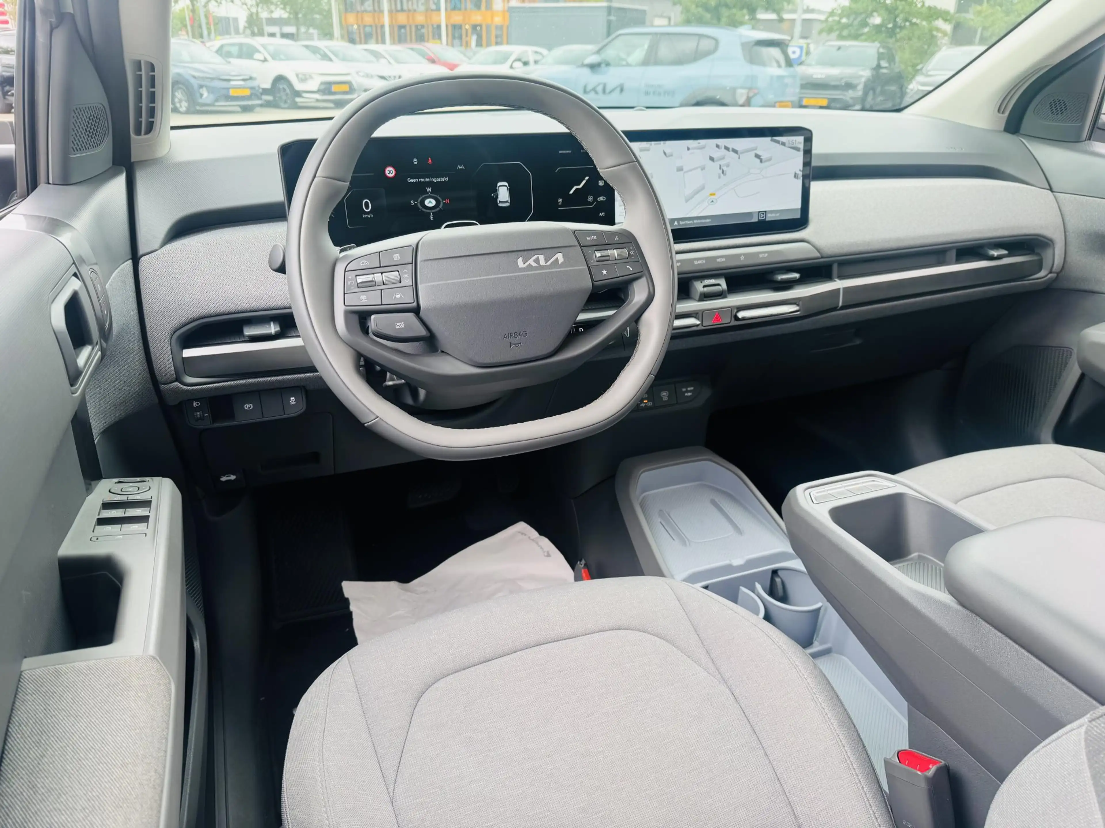 Kia EV3 Plus 81.4 kWh Stoel- & Stuurverw. | Privacyglass | — photo 4