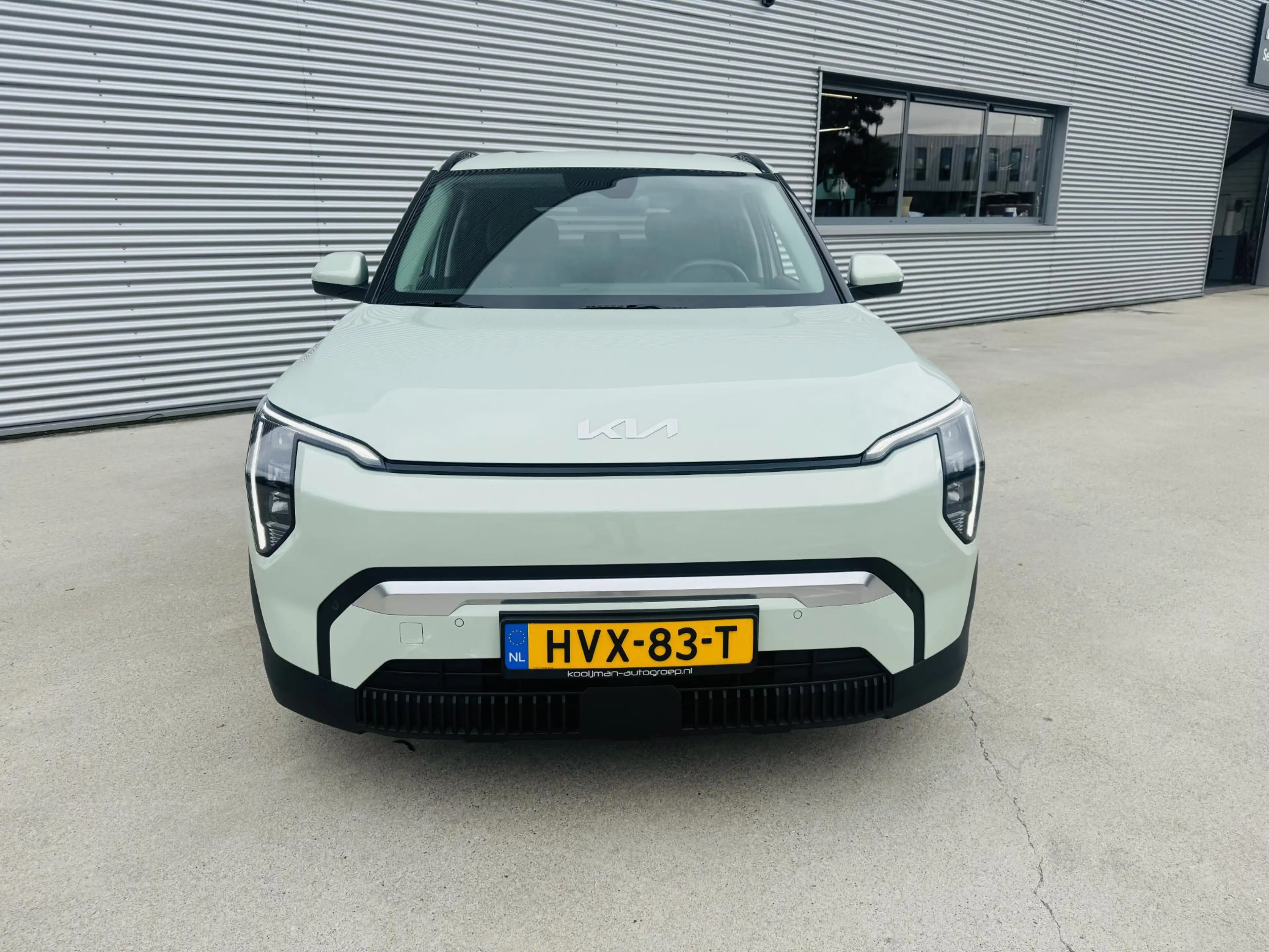 Kia EV3 Plus 81.4 kWh Stoel- & Stuurverw. | Privacyglass | — photo 11