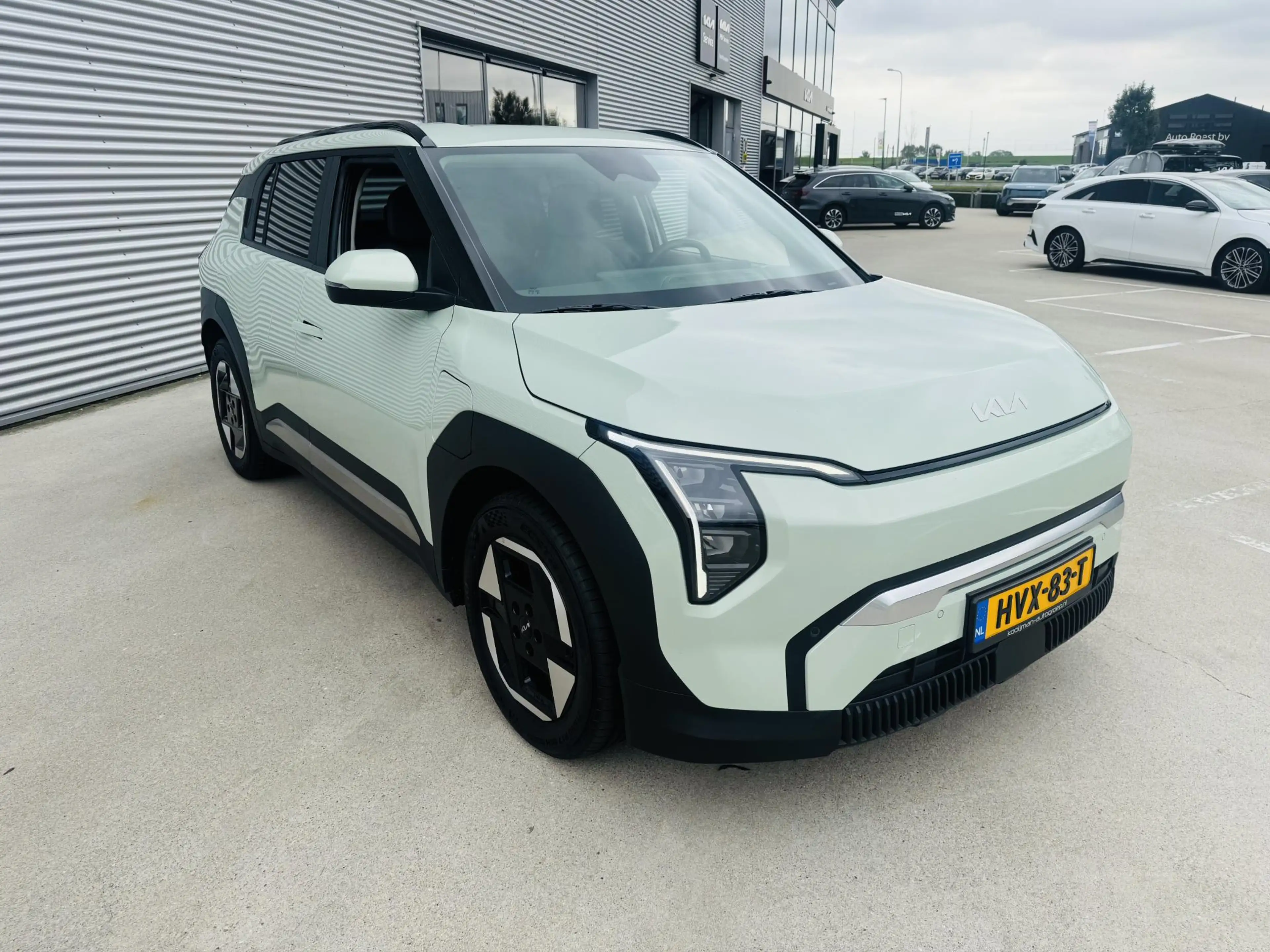 Kia EV3 Plus 81.4 kWh Stoel- & Stuurverw. | Privacyglass | — photo 12