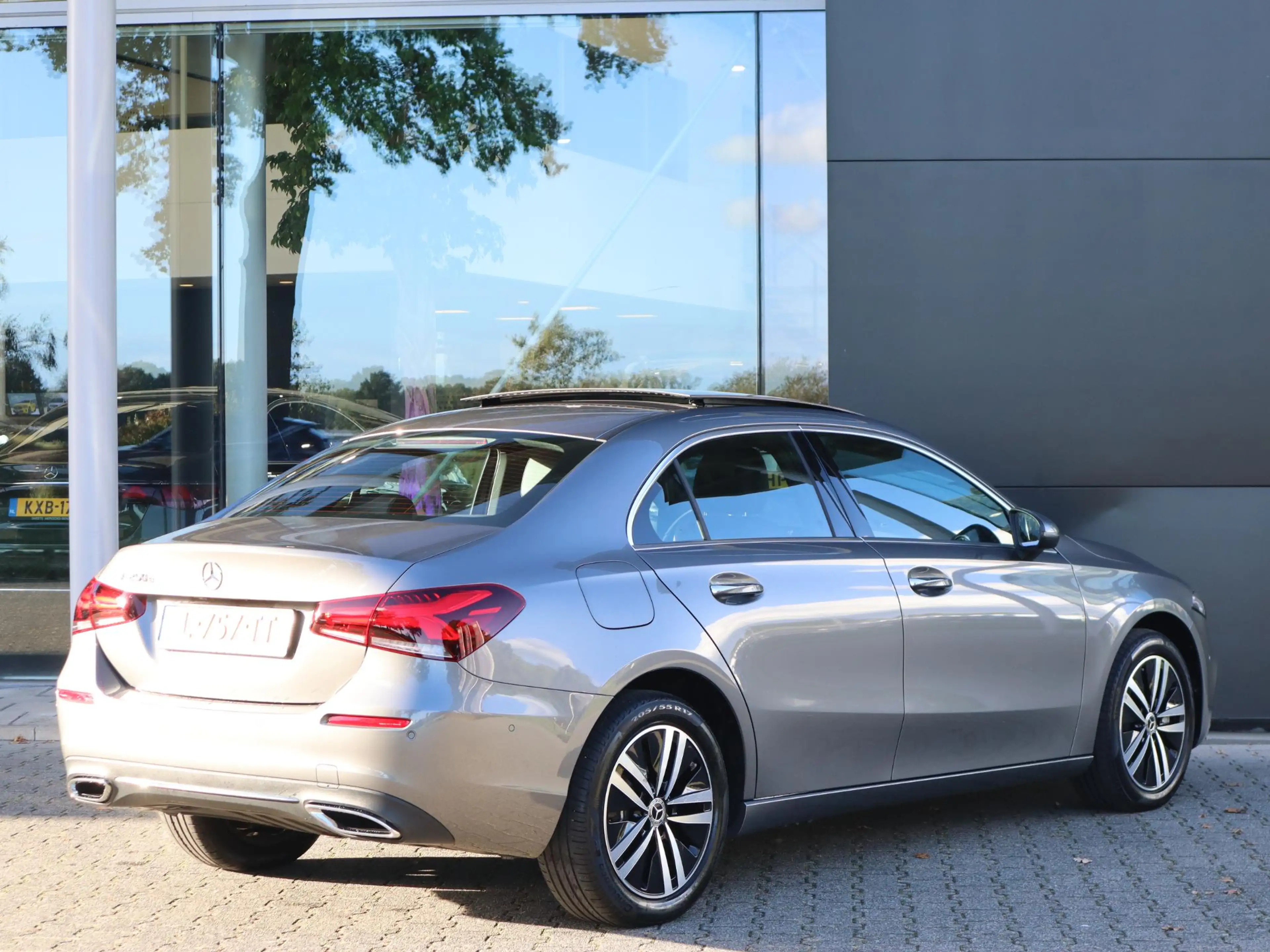 Mercedes-Benz A 250 e Business Solution Luxury Limited — photo 2