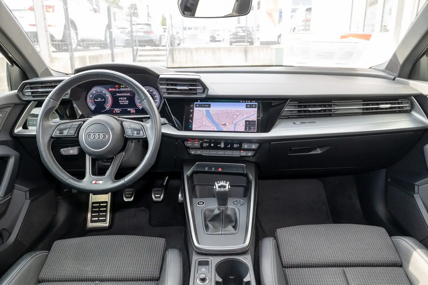 Audi A3 Sportback Advanced 30 TFSI (Navi+,ASS,GRA,S lin Schwarz - 2